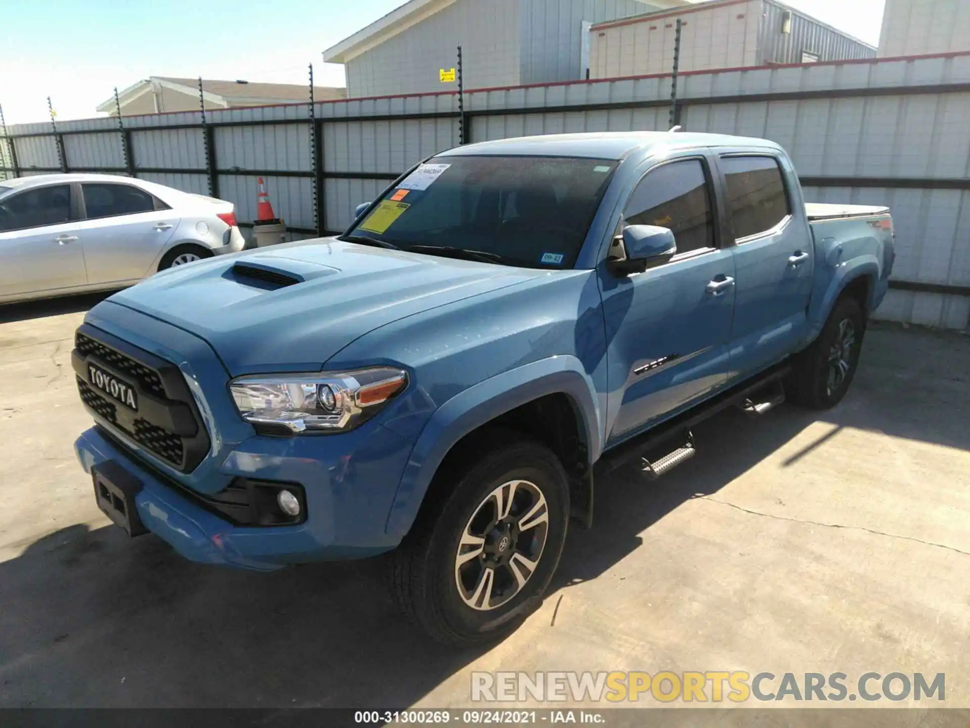 2 Фотография поврежденного автомобиля 5TFCZ5AN6KX212051 TOYOTA TACOMA 4WD 2019