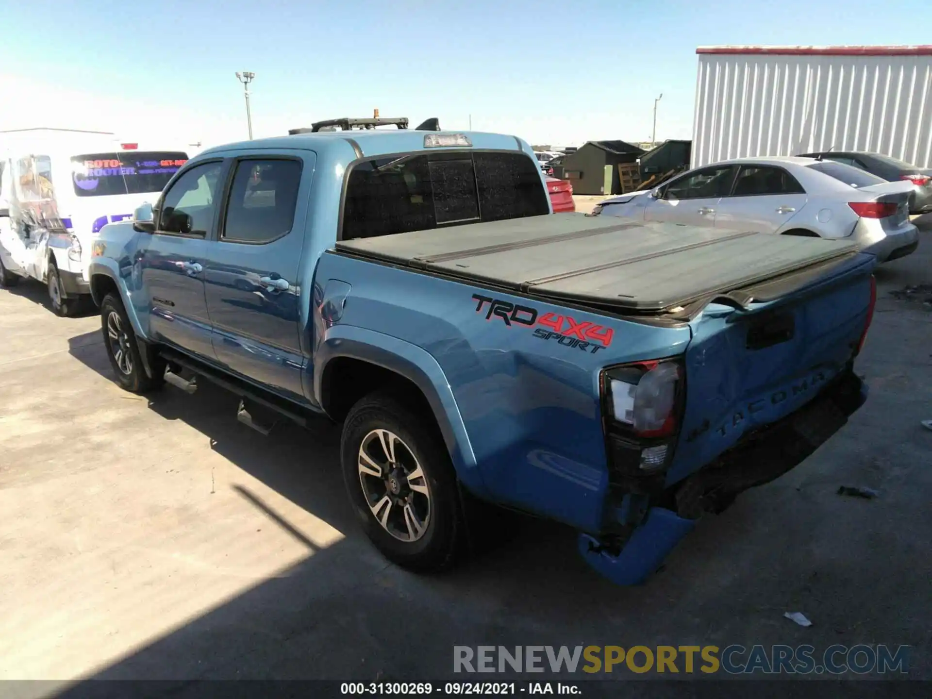 3 Фотография поврежденного автомобиля 5TFCZ5AN6KX212051 TOYOTA TACOMA 4WD 2019