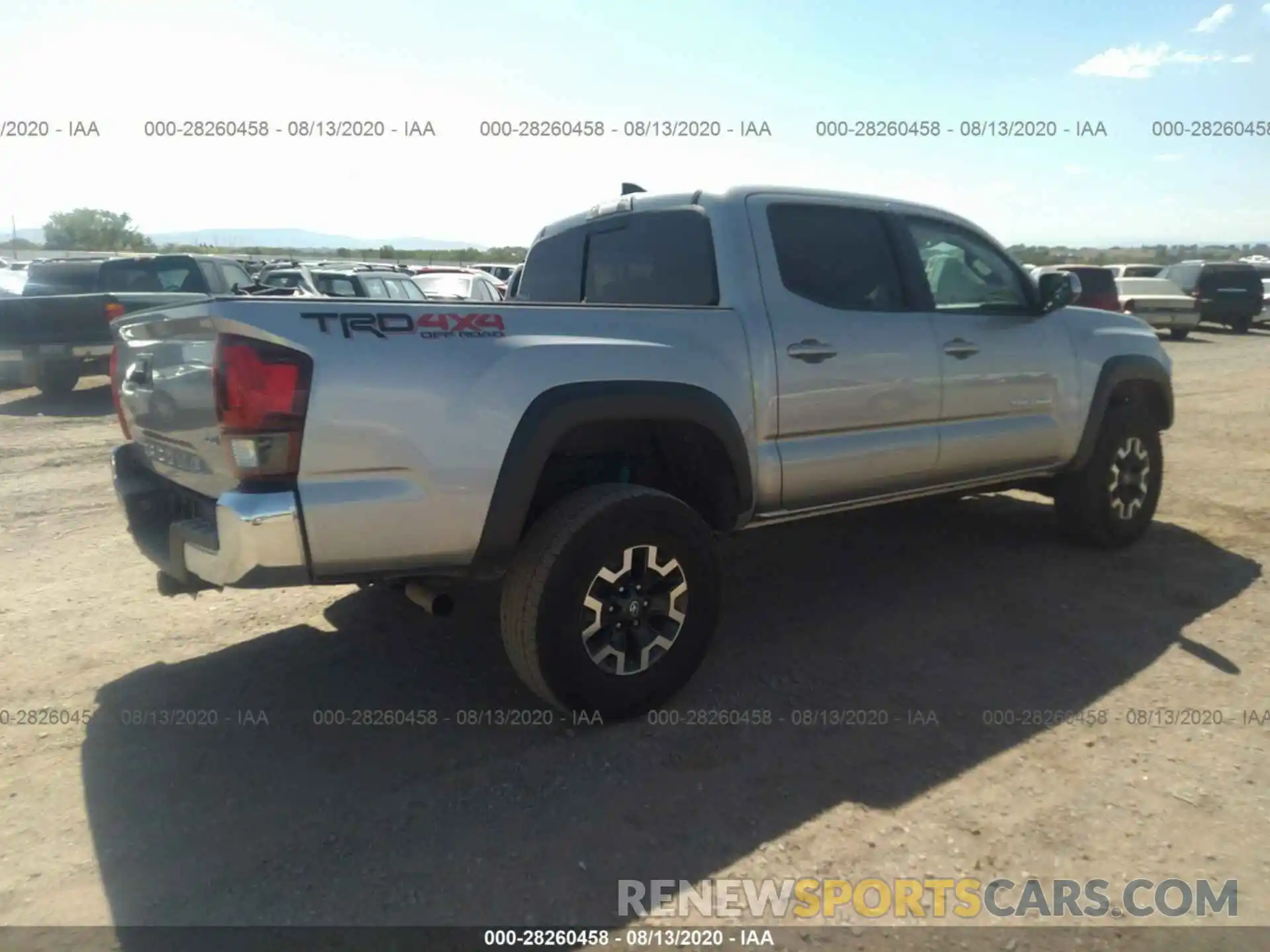 4 Фотография поврежденного автомобиля 5TFCZ5AN7KX167413 TOYOTA TACOMA 4WD 2019