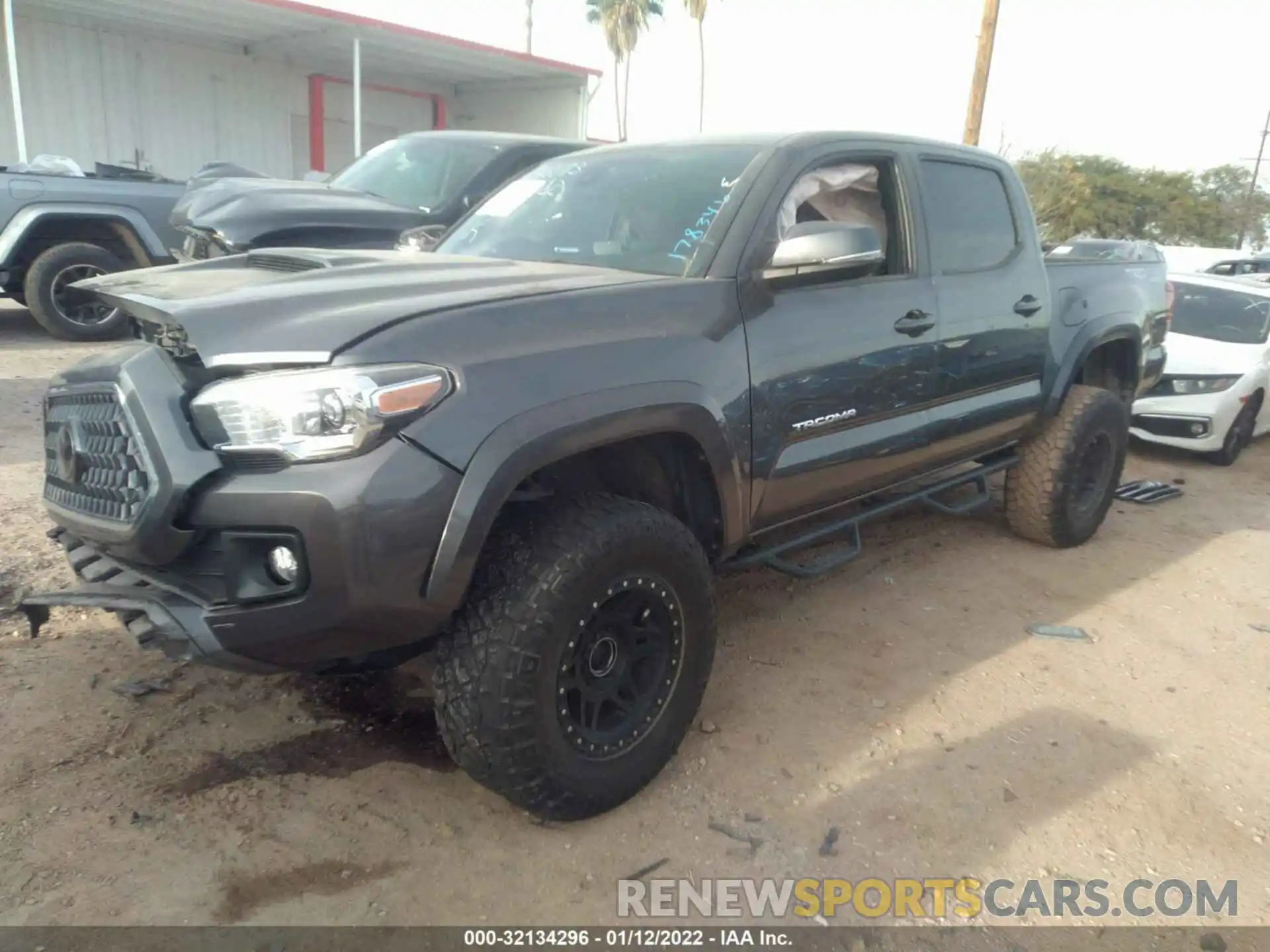 2 Фотография поврежденного автомобиля 5TFCZ5AN7KX178346 TOYOTA TACOMA 4WD 2019