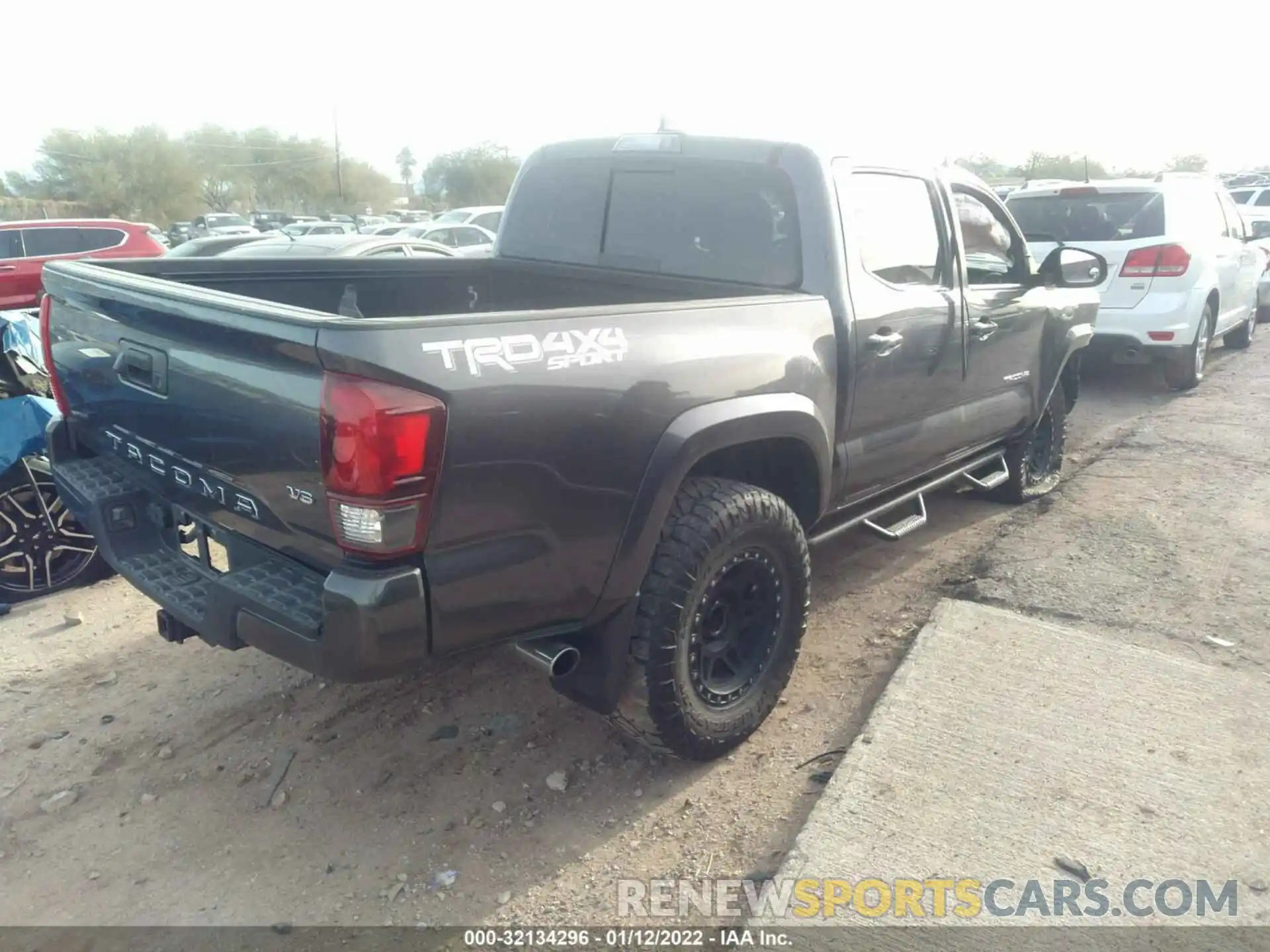 4 Фотография поврежденного автомобиля 5TFCZ5AN7KX178346 TOYOTA TACOMA 4WD 2019