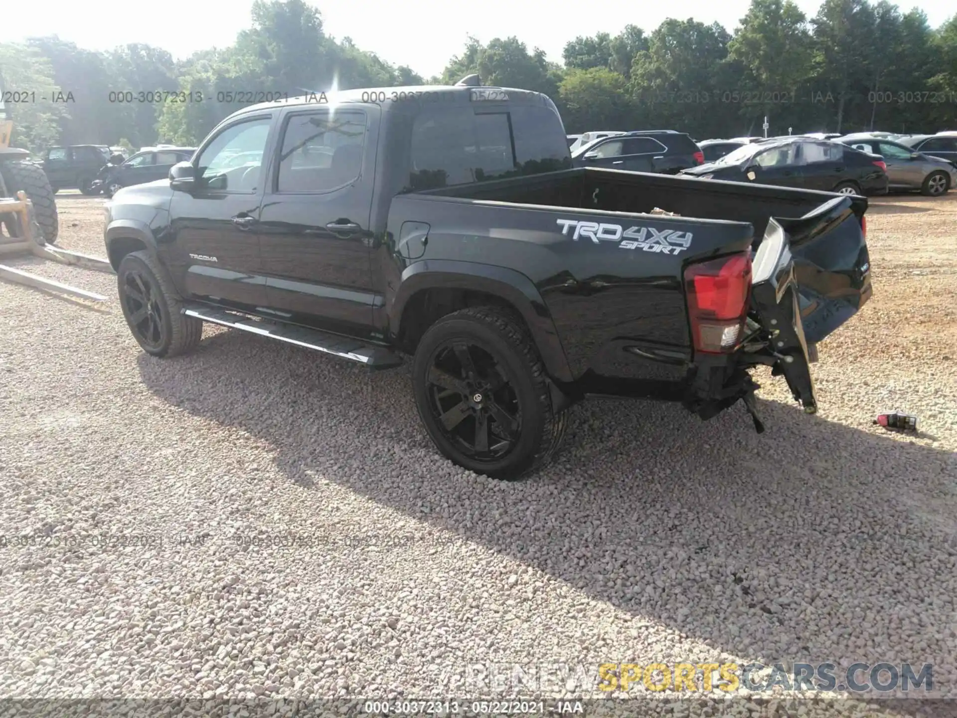 3 Фотография поврежденного автомобиля 5TFCZ5AN7KX180372 TOYOTA TACOMA 4WD 2019