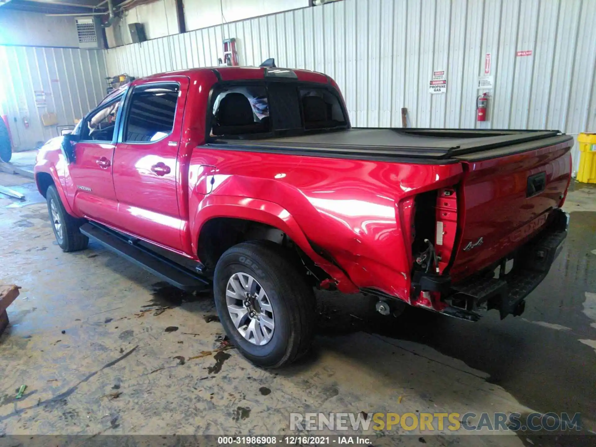 3 Photograph of a damaged car 5TFCZ5AN7KX185829 TOYOTA TACOMA 4WD 2019