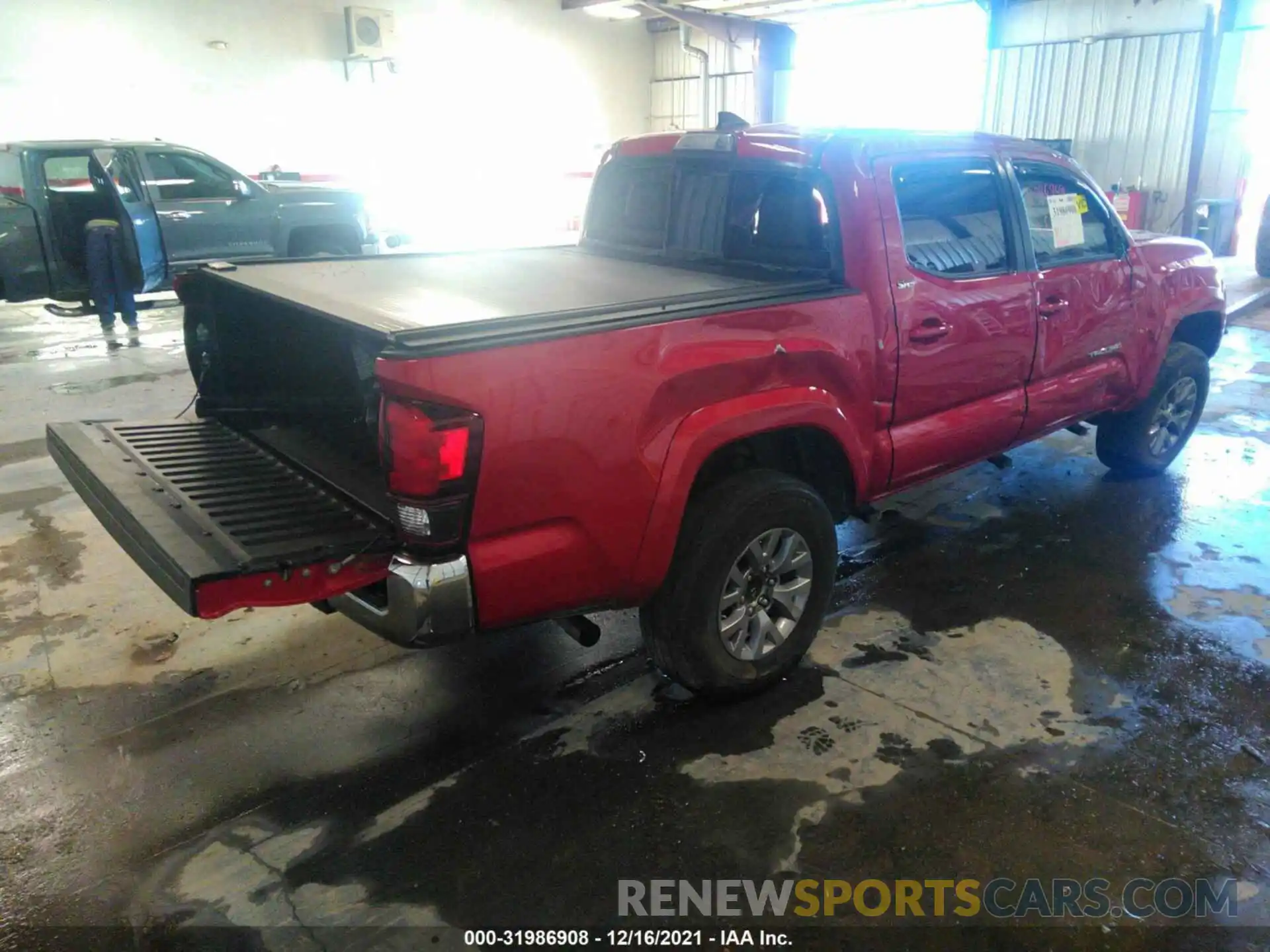 4 Photograph of a damaged car 5TFCZ5AN7KX185829 TOYOTA TACOMA 4WD 2019