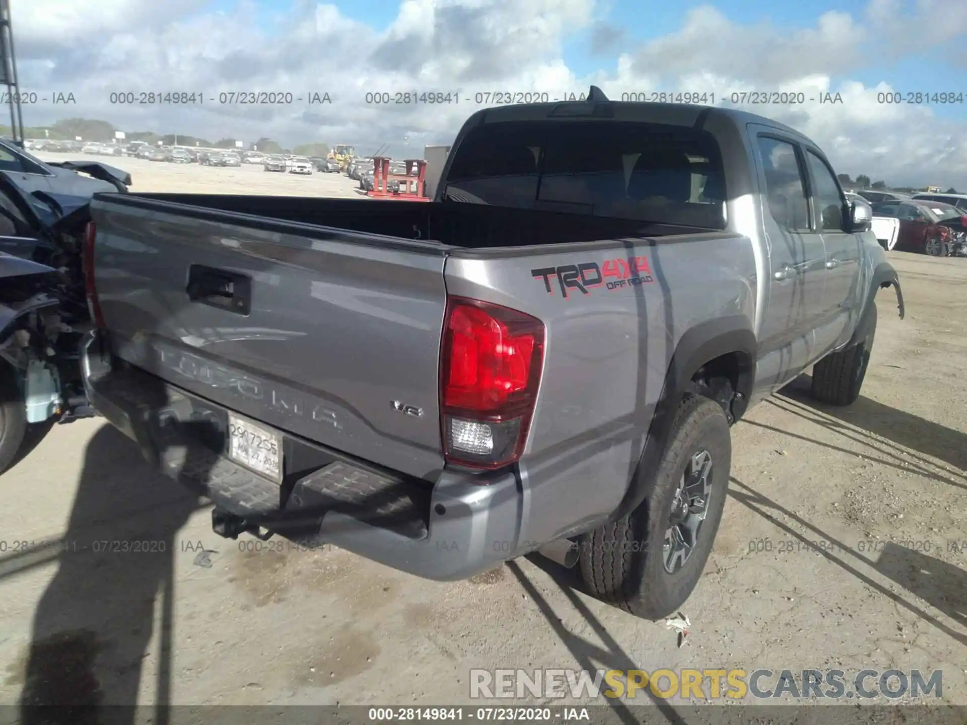 4 Photograph of a damaged car 5TFCZ5AN7KX186494 TOYOTA TACOMA 4WD 2019