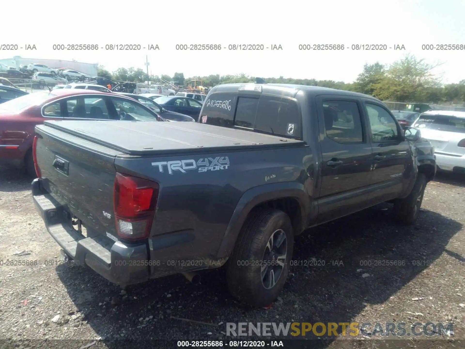 4 Фотография поврежденного автомобиля 5TFCZ5AN7KX188844 TOYOTA TACOMA 4WD 2019