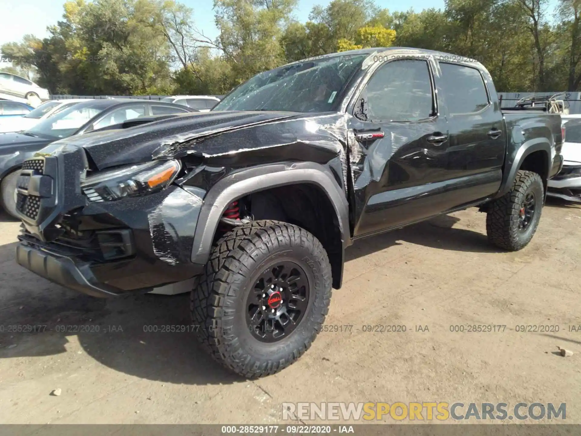 2 Фотография поврежденного автомобиля 5TFCZ5AN7KX189430 TOYOTA TACOMA 4WD 2019