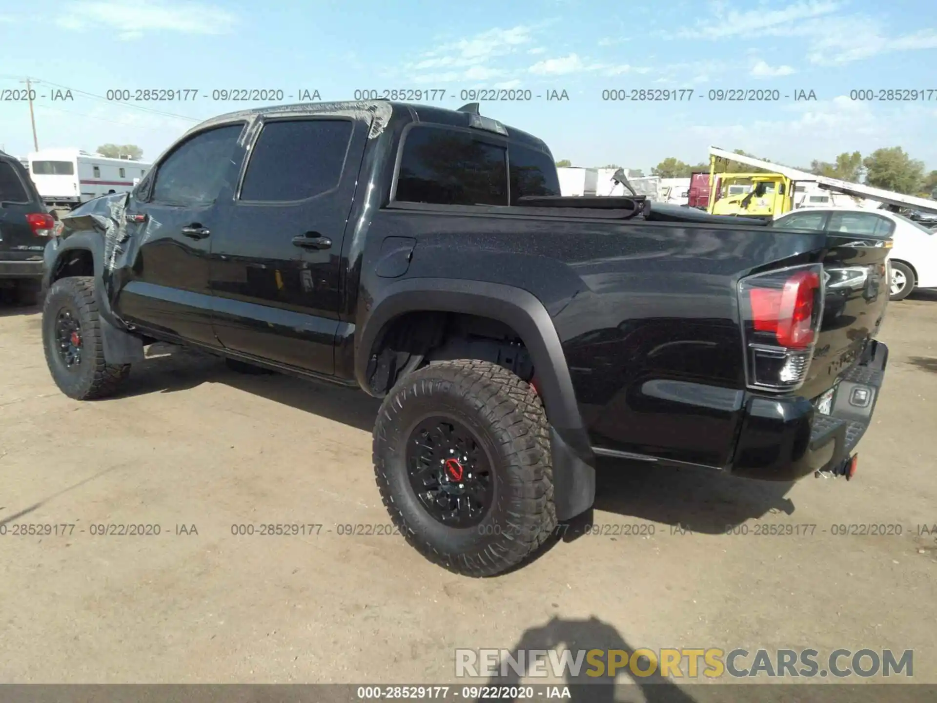 3 Фотография поврежденного автомобиля 5TFCZ5AN7KX189430 TOYOTA TACOMA 4WD 2019