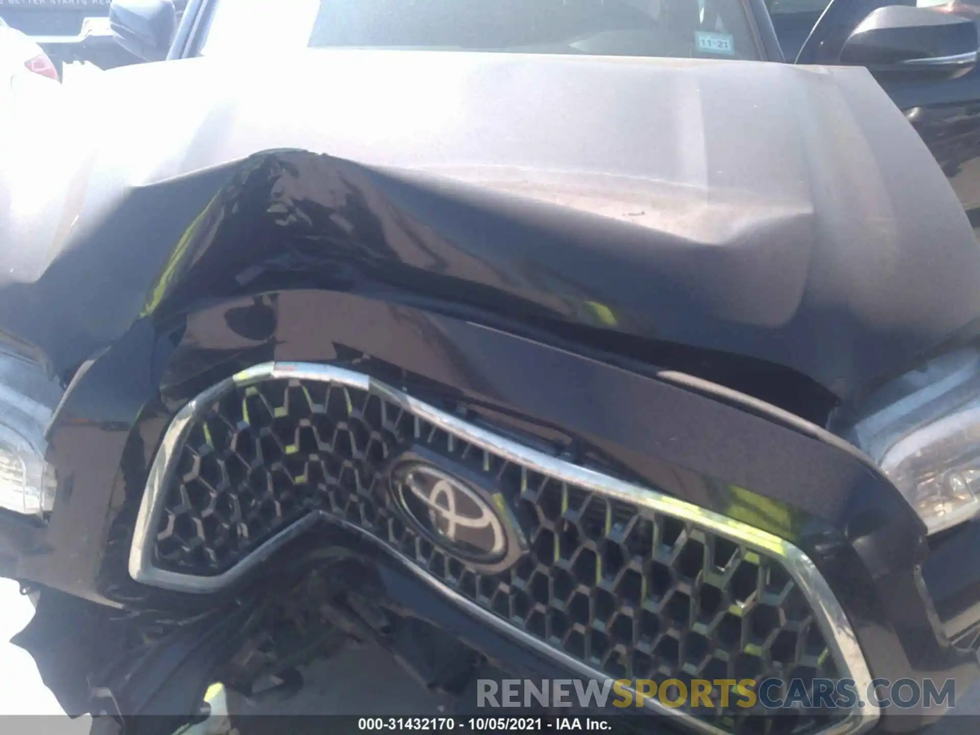 10 Photograph of a damaged car 5TFCZ5AN7KX196247 TOYOTA TACOMA 4WD 2019