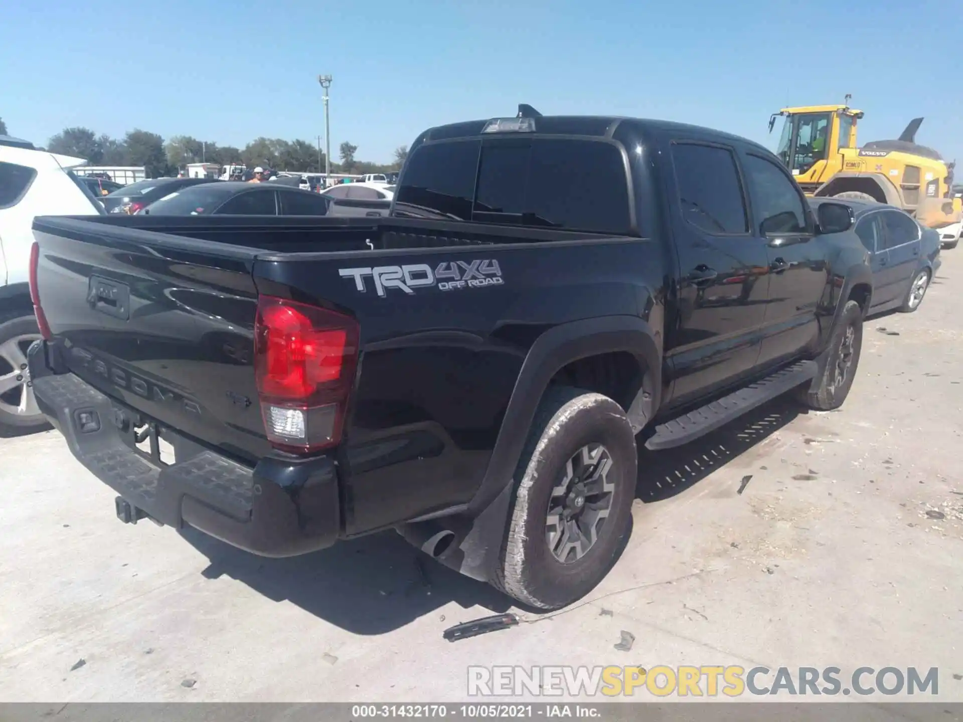 4 Photograph of a damaged car 5TFCZ5AN7KX196247 TOYOTA TACOMA 4WD 2019