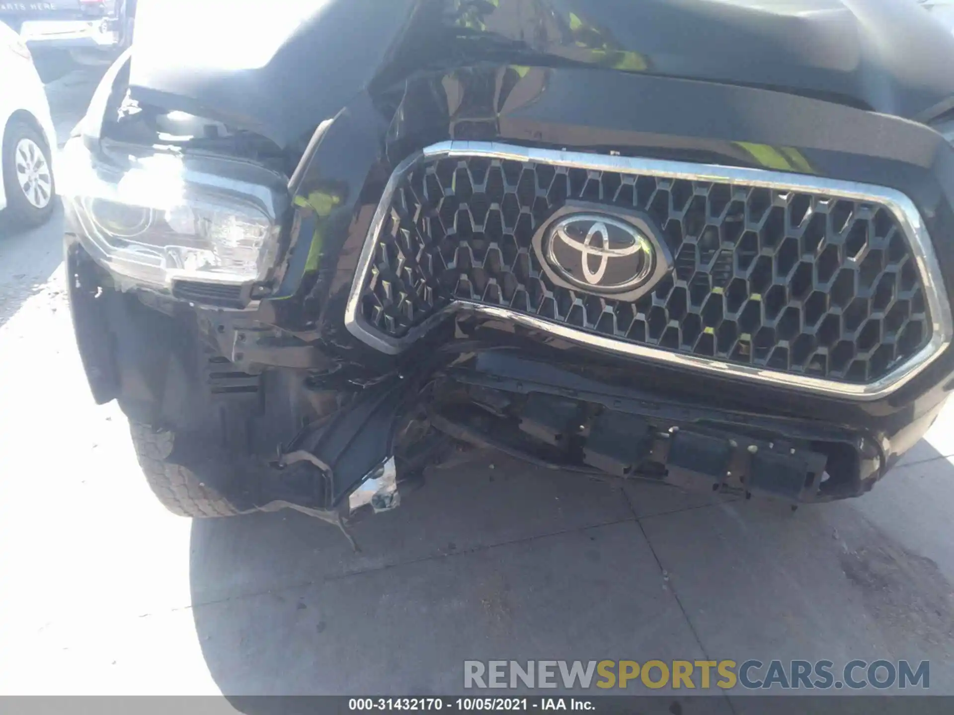 6 Photograph of a damaged car 5TFCZ5AN7KX196247 TOYOTA TACOMA 4WD 2019