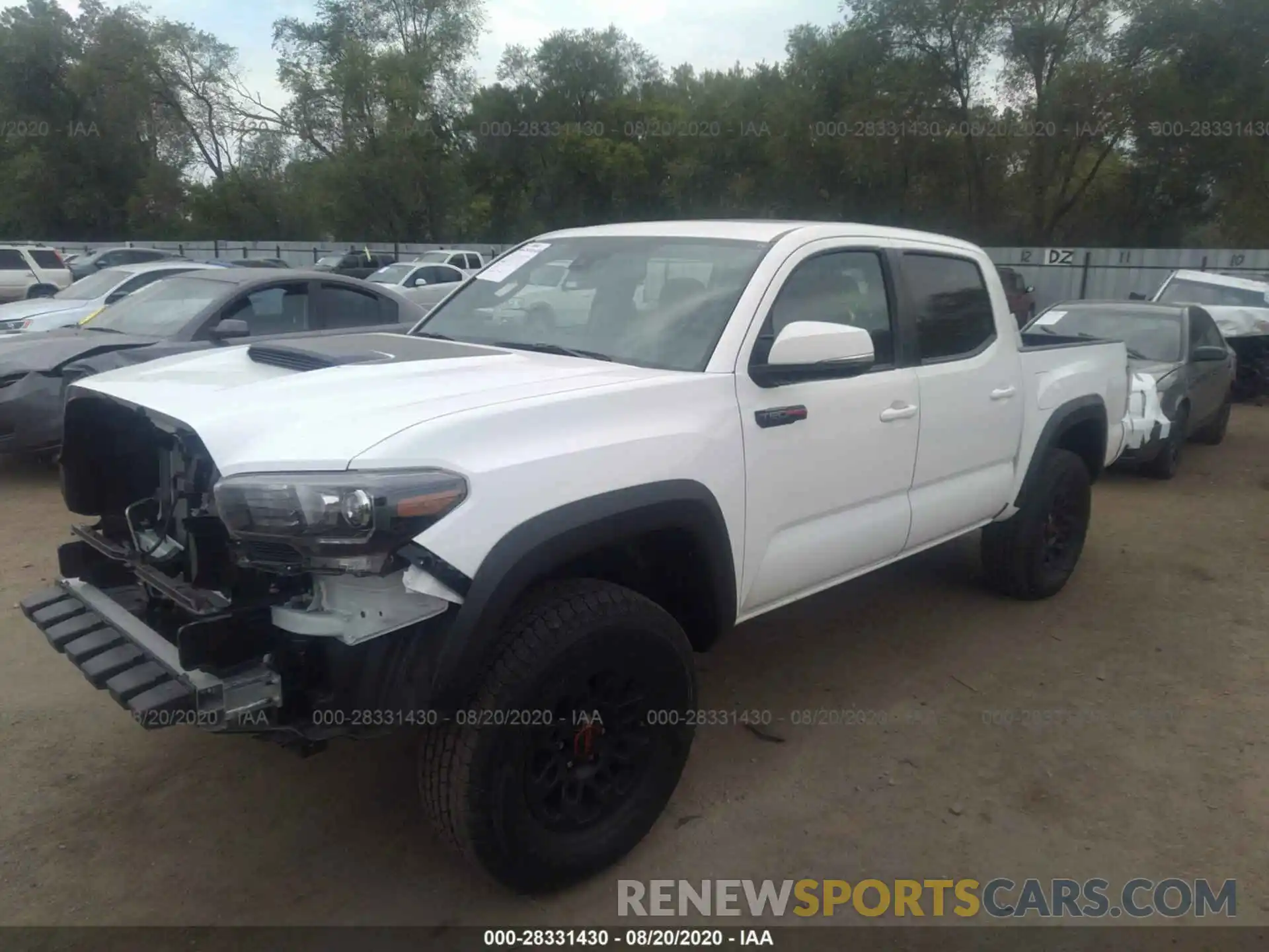 2 Фотография поврежденного автомобиля 5TFCZ5AN7KX212205 TOYOTA TACOMA 4WD 2019