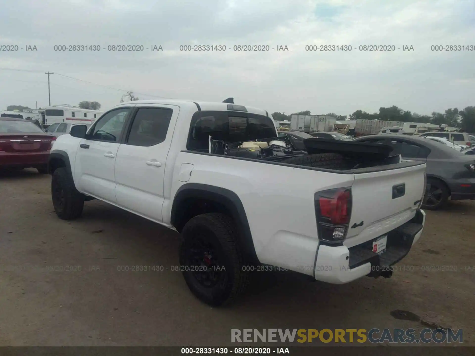 3 Фотография поврежденного автомобиля 5TFCZ5AN7KX212205 TOYOTA TACOMA 4WD 2019