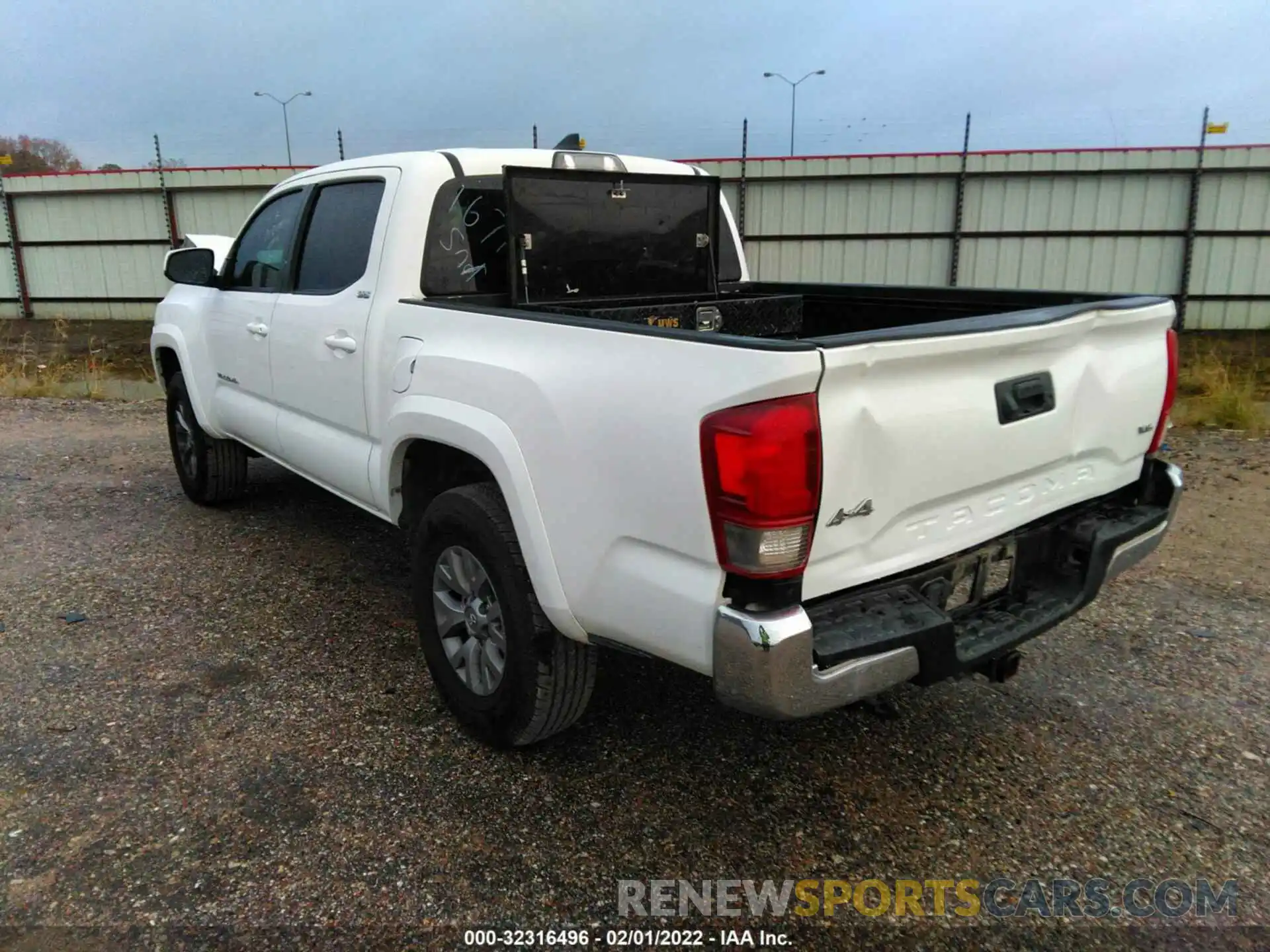 3 Photograph of a damaged car 5TFCZ5AN8KX167159 TOYOTA TACOMA 4WD 2019