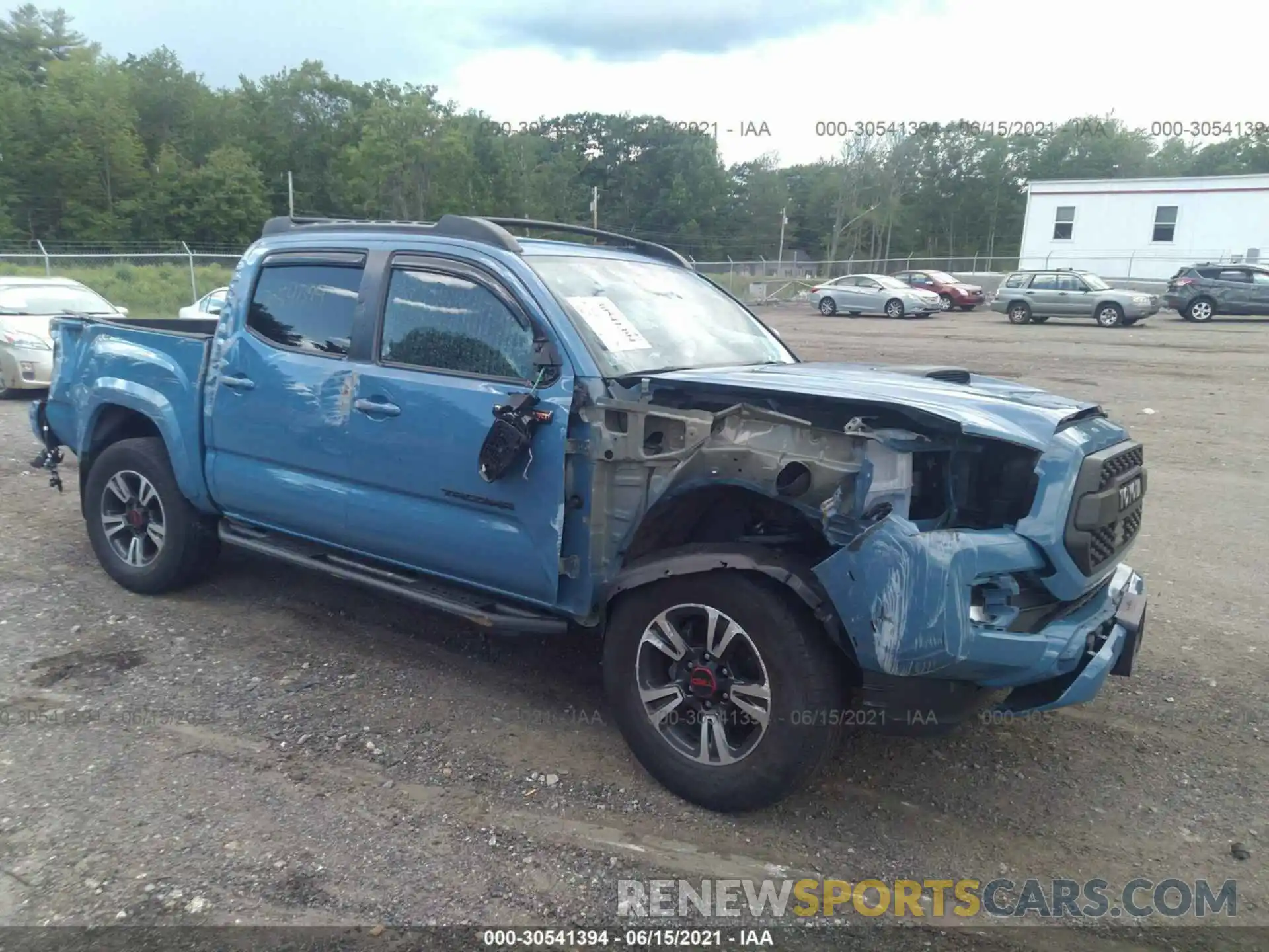 1 Photograph of a damaged car 5TFCZ5AN8KX172488 TOYOTA TACOMA 4WD 2019