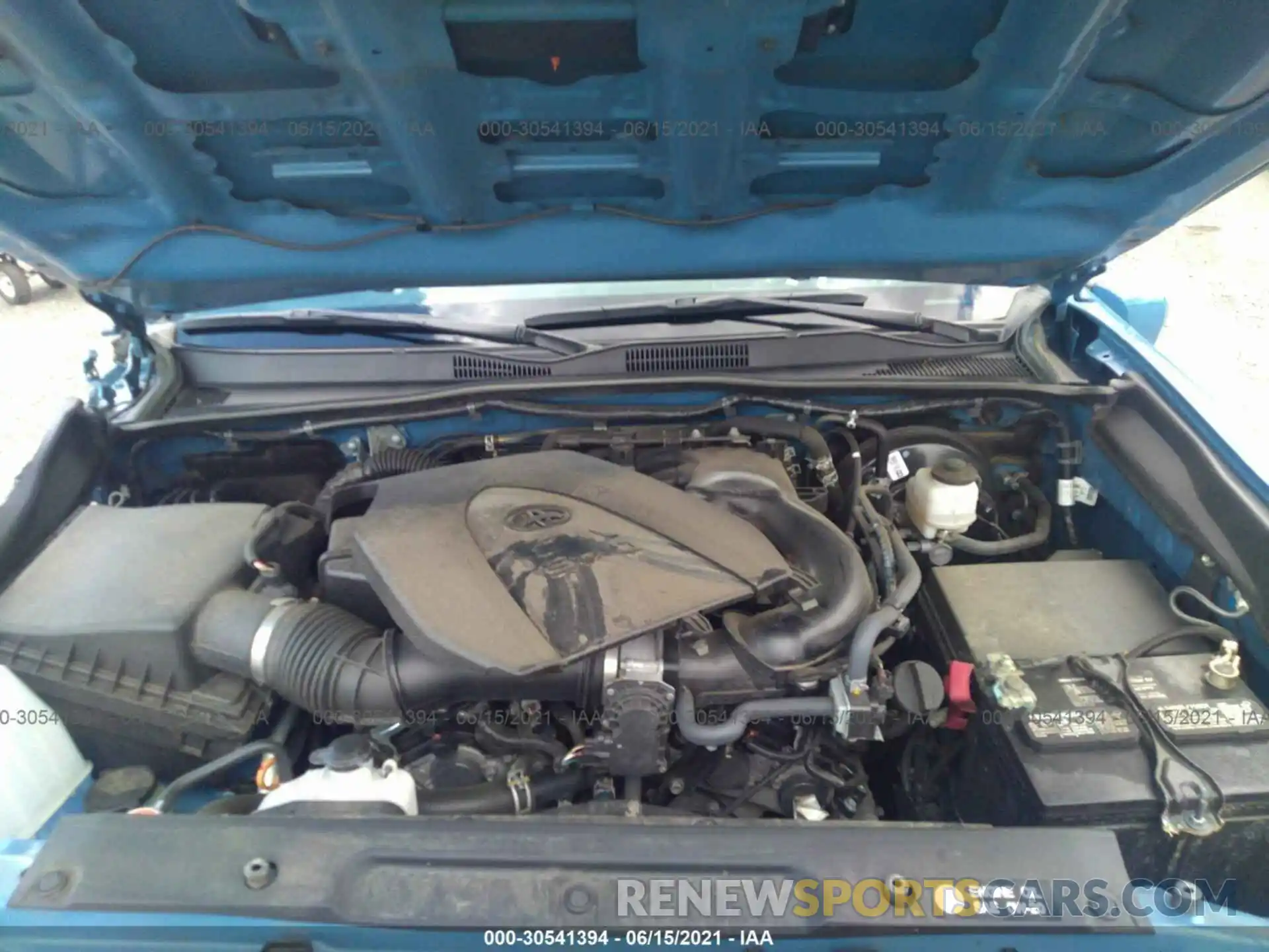 10 Photograph of a damaged car 5TFCZ5AN8KX172488 TOYOTA TACOMA 4WD 2019