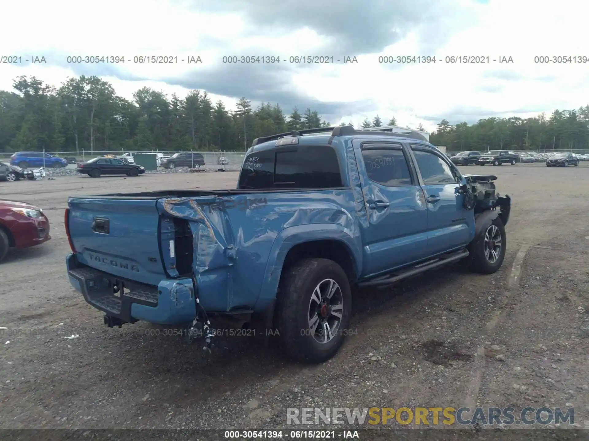 4 Фотография поврежденного автомобиля 5TFCZ5AN8KX172488 TOYOTA TACOMA 4WD 2019