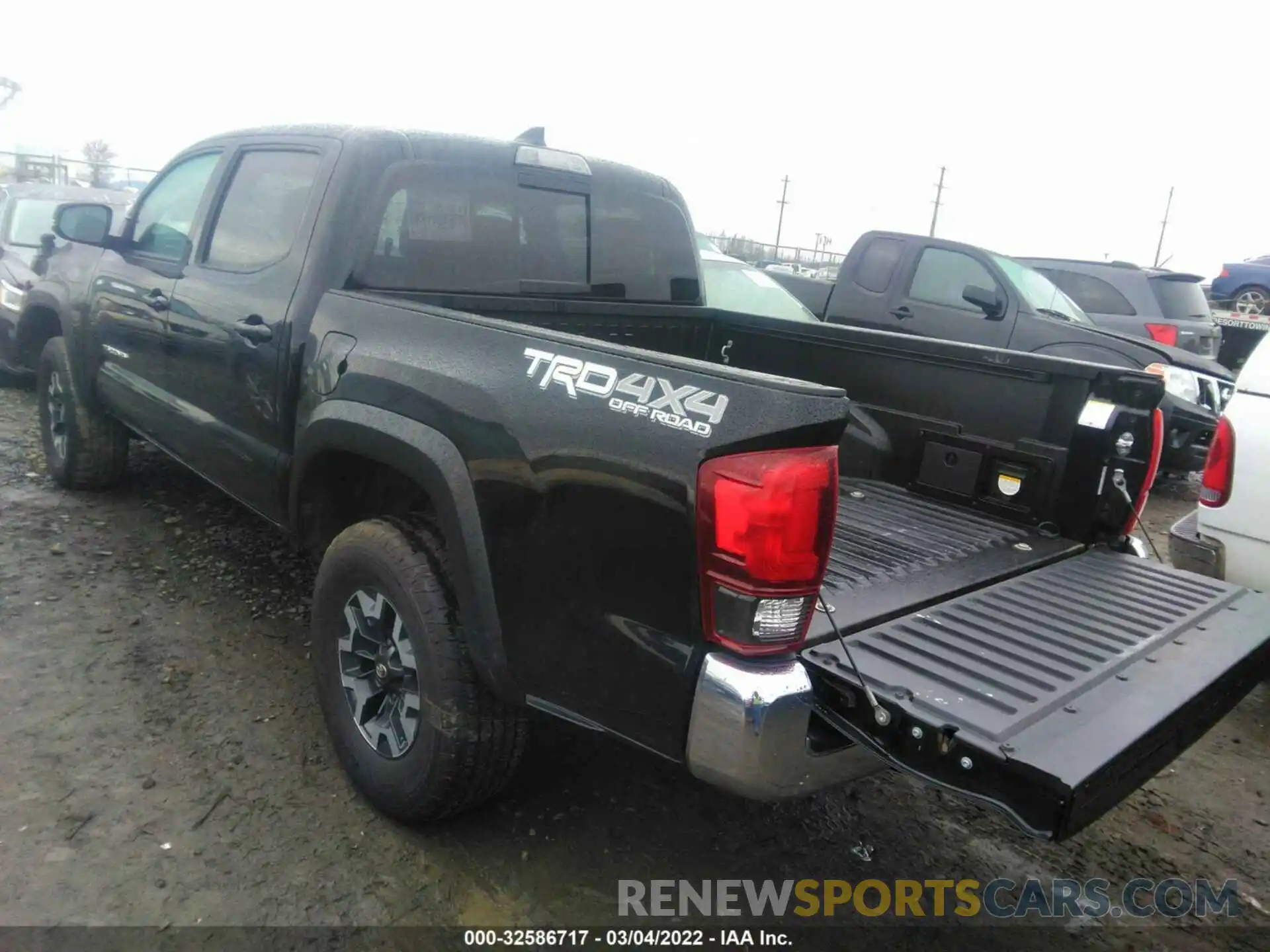 3 Фотография поврежденного автомобиля 5TFCZ5AN8KX176752 TOYOTA TACOMA 4WD 2019