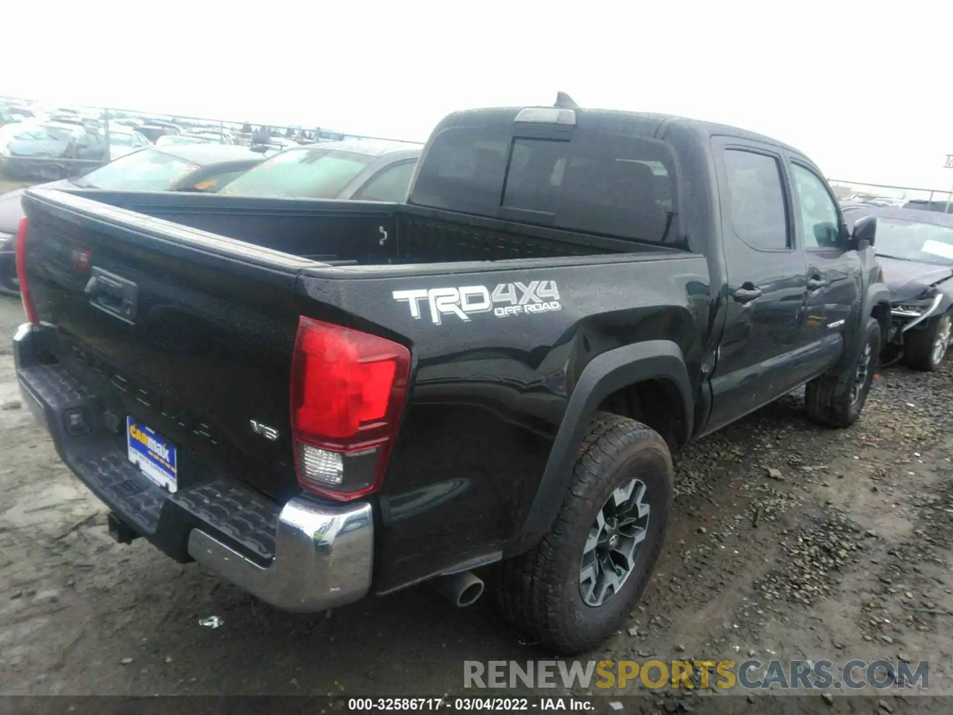 4 Фотография поврежденного автомобиля 5TFCZ5AN8KX176752 TOYOTA TACOMA 4WD 2019