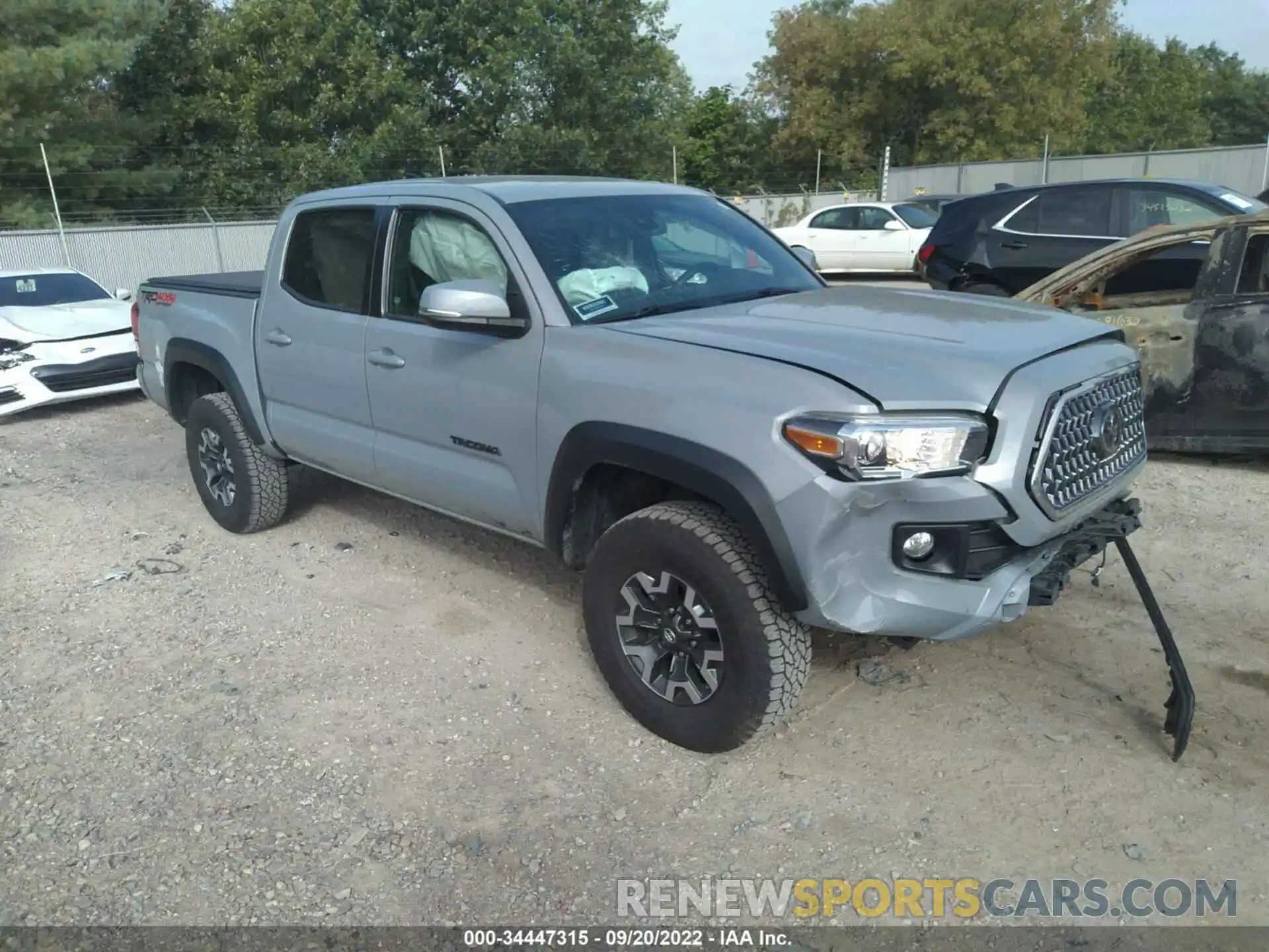 1 Photograph of a damaged car 5TFCZ5AN8KX179294 TOYOTA TACOMA 4WD 2019