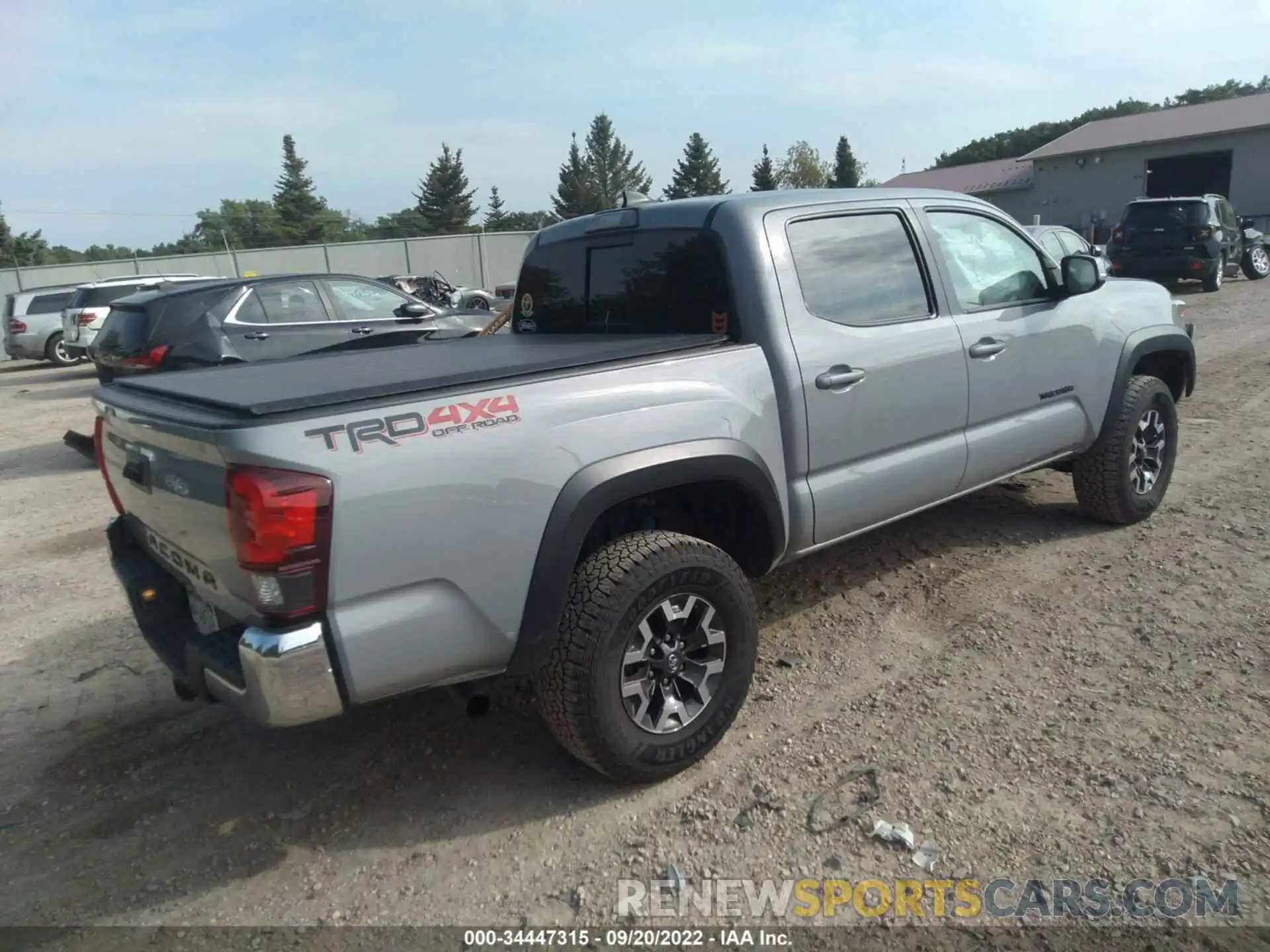 4 Photograph of a damaged car 5TFCZ5AN8KX179294 TOYOTA TACOMA 4WD 2019