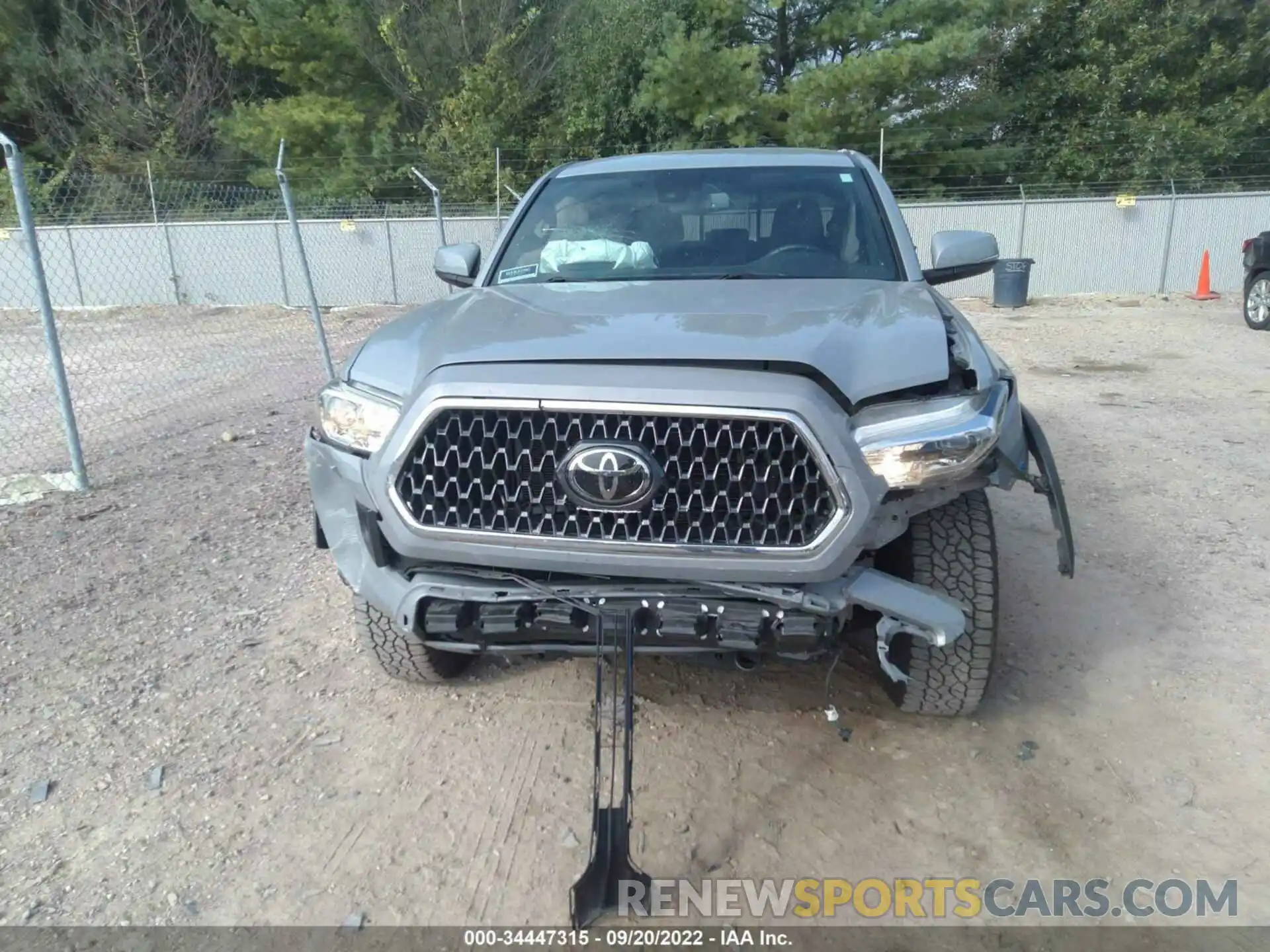 6 Photograph of a damaged car 5TFCZ5AN8KX179294 TOYOTA TACOMA 4WD 2019