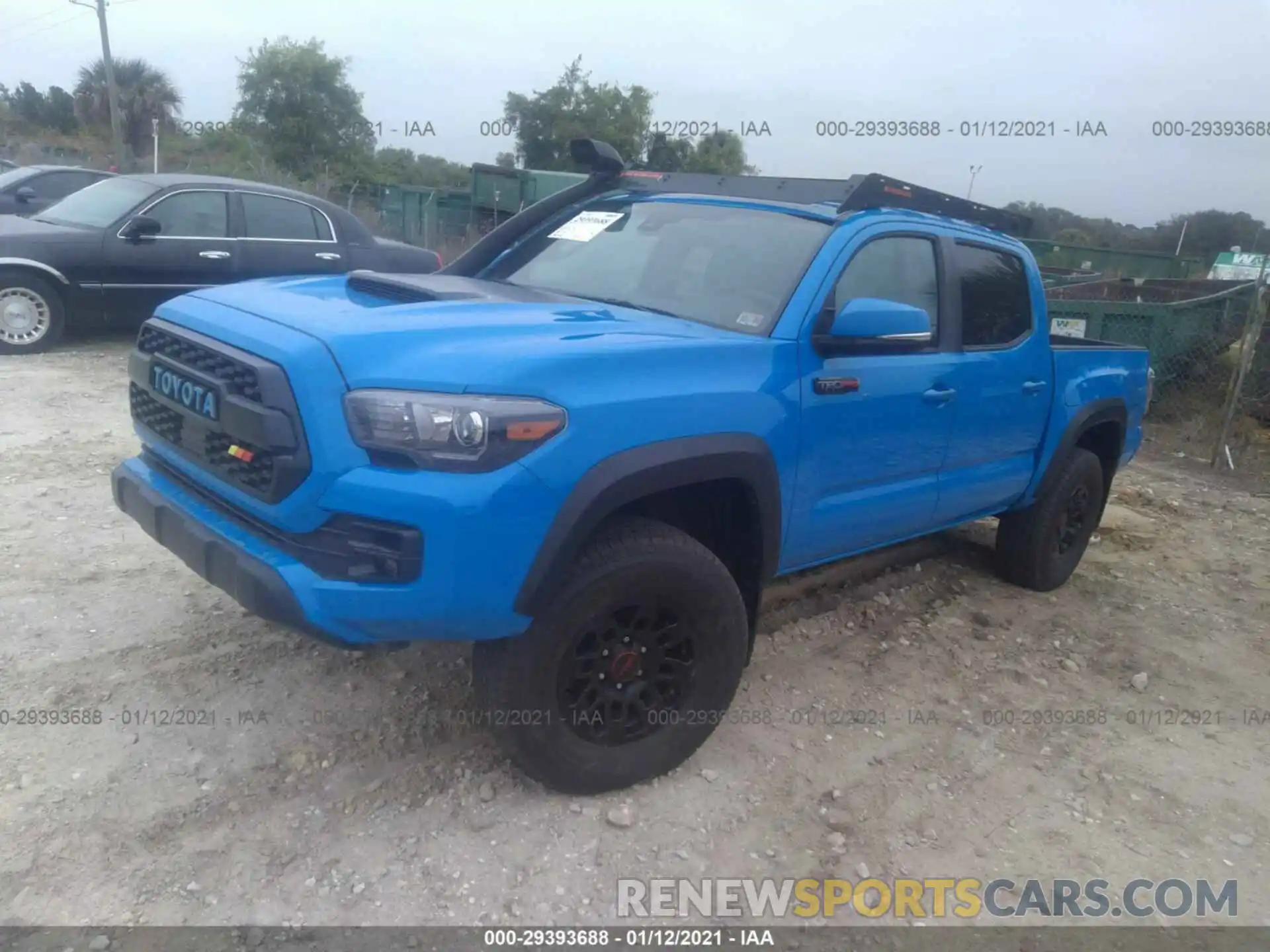 2 Фотография поврежденного автомобиля 5TFCZ5AN8KX182843 TOYOTA TACOMA 4WD 2019