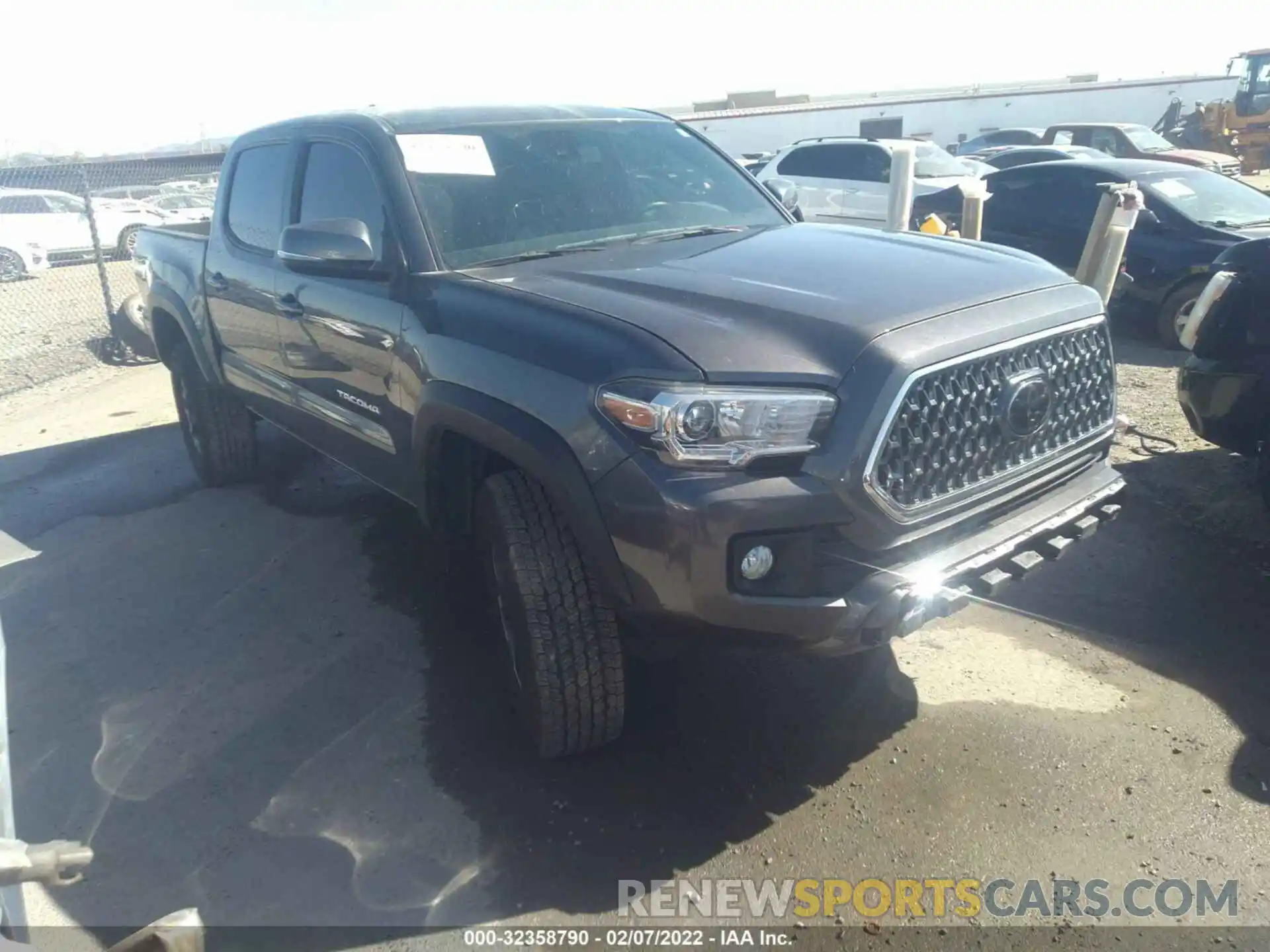 1 Photograph of a damaged car 5TFCZ5AN8KX193941 TOYOTA TACOMA 4WD 2019