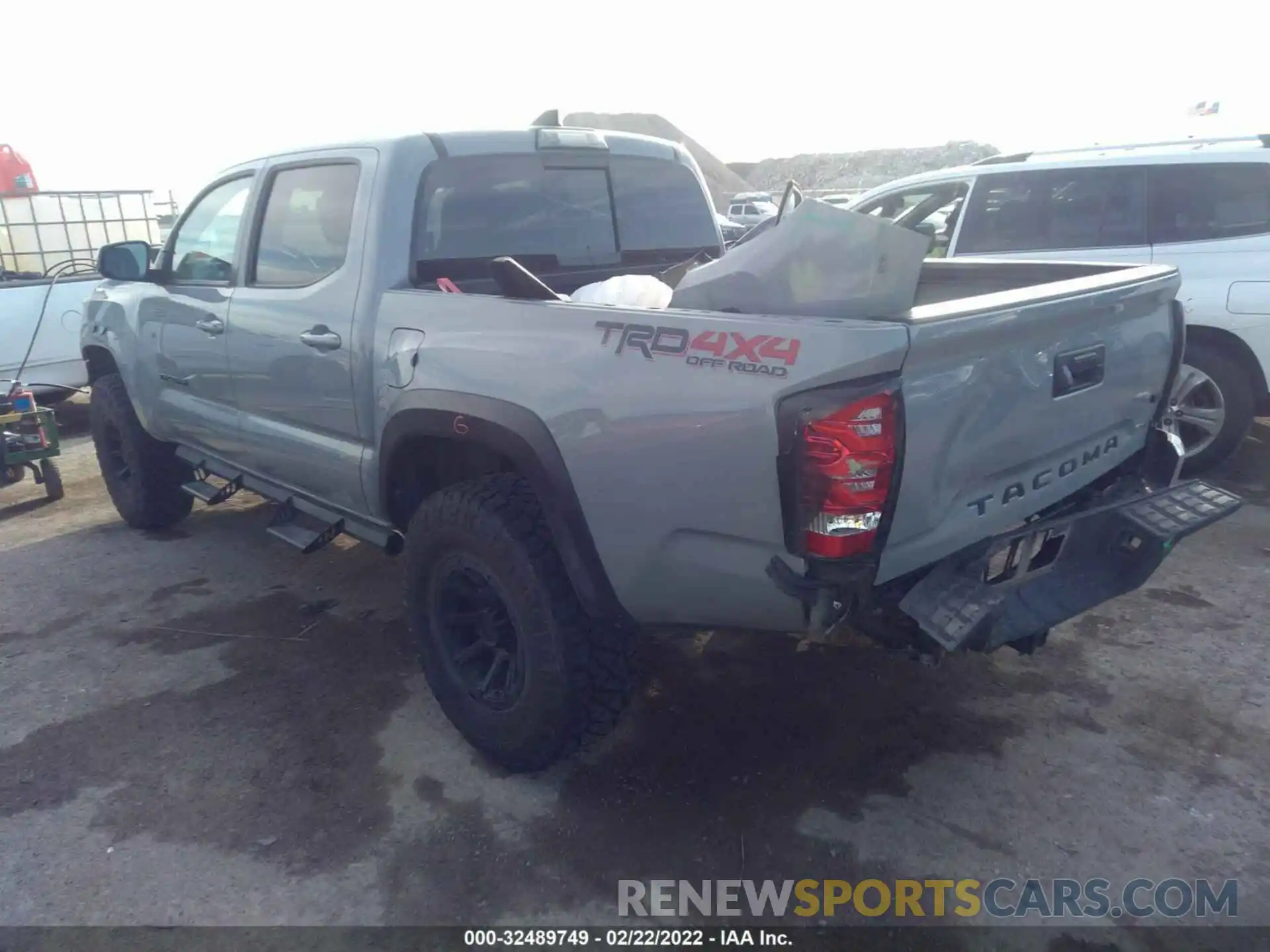 3 Фотография поврежденного автомобиля 5TFCZ5AN8KX199612 TOYOTA TACOMA 4WD 2019