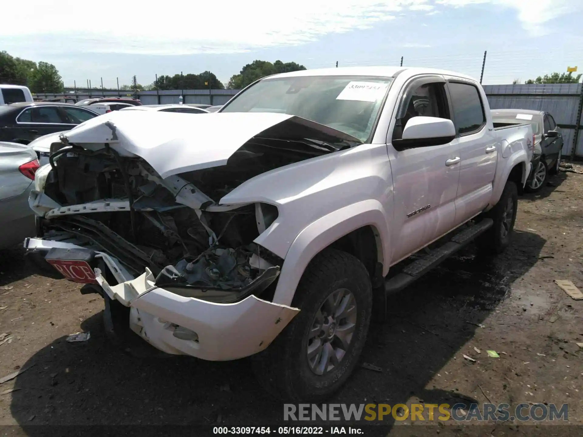 2 Photograph of a damaged car 5TFCZ5AN8KX202024 TOYOTA TACOMA 4WD 2019