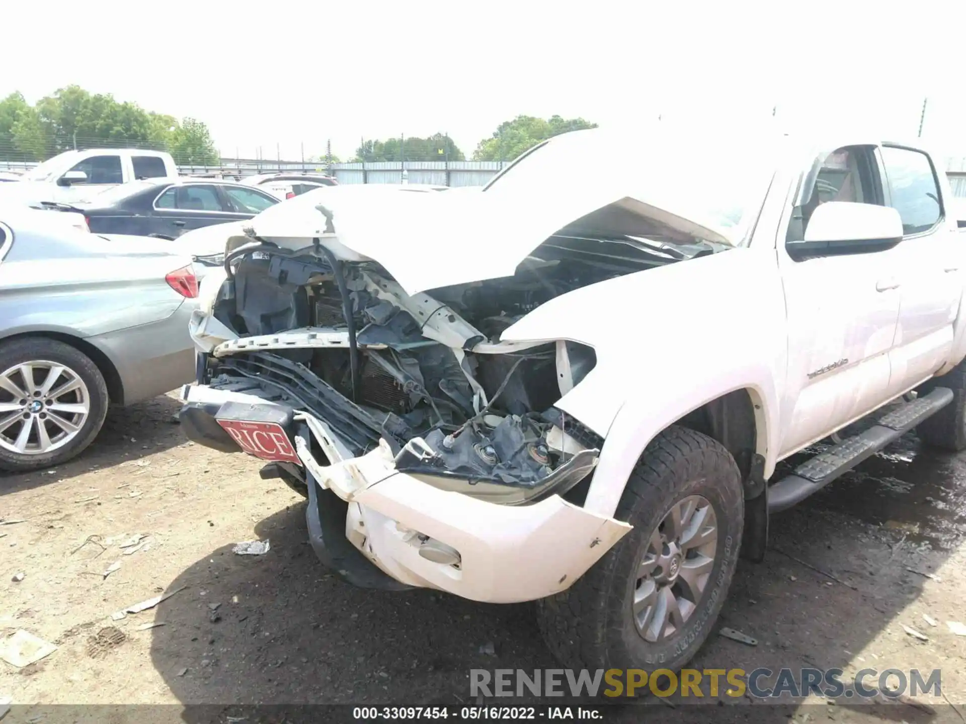 6 Photograph of a damaged car 5TFCZ5AN8KX202024 TOYOTA TACOMA 4WD 2019