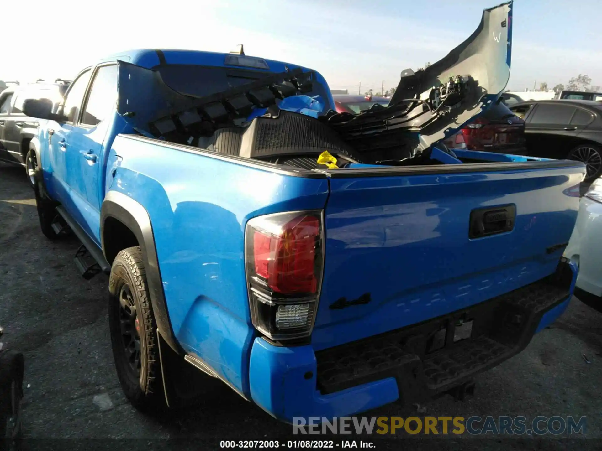 3 Фотография поврежденного автомобиля 5TFCZ5AN8KX204498 TOYOTA TACOMA 4WD 2019