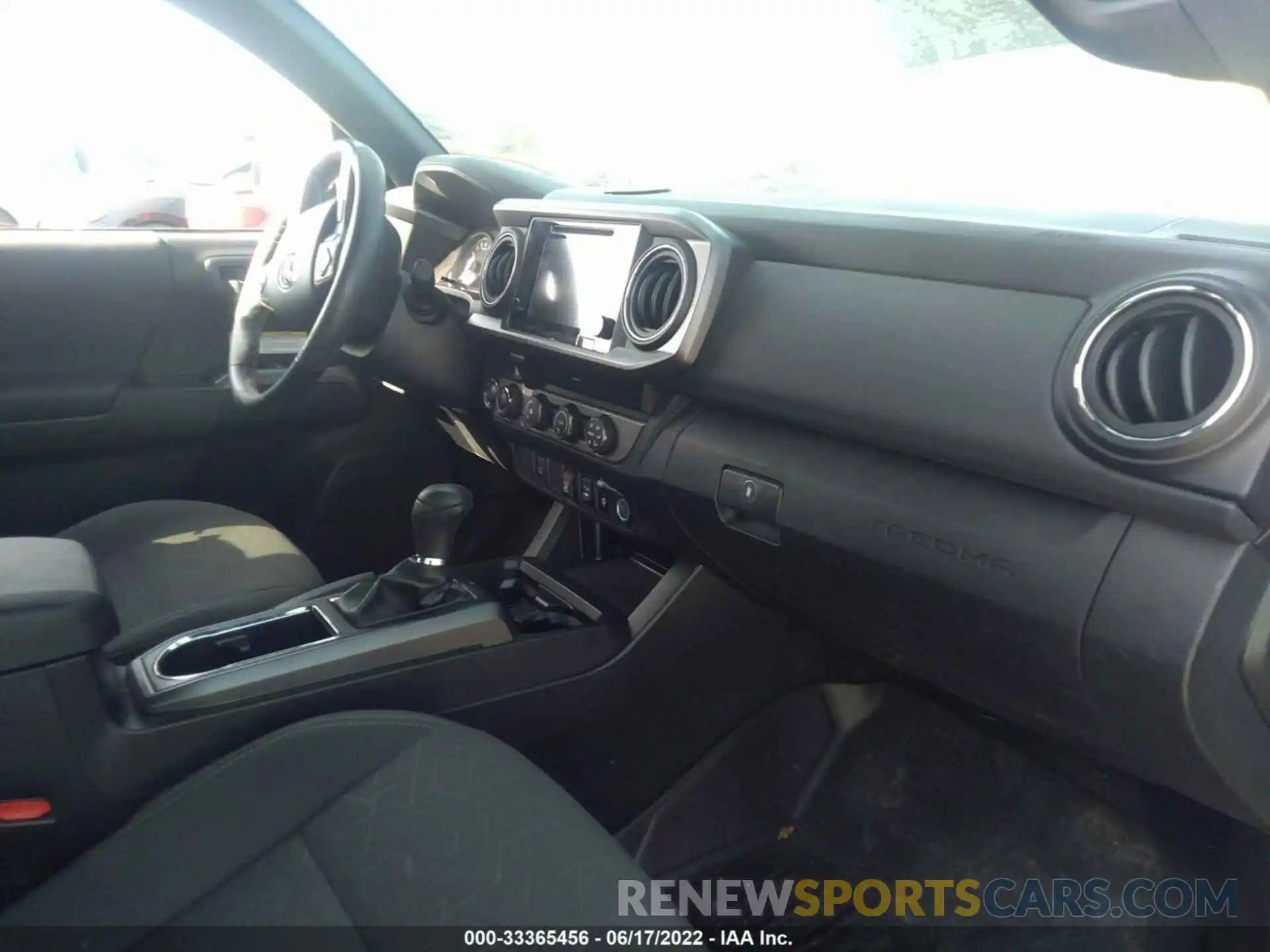 5 Photograph of a damaged car 5TFCZ5AN8KX209667 TOYOTA TACOMA 4WD 2019