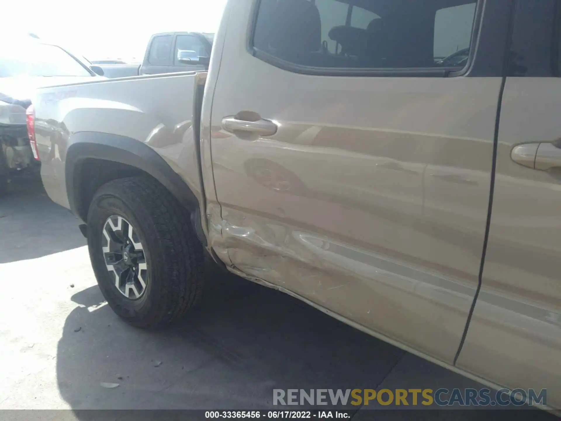 6 Photograph of a damaged car 5TFCZ5AN8KX209667 TOYOTA TACOMA 4WD 2019