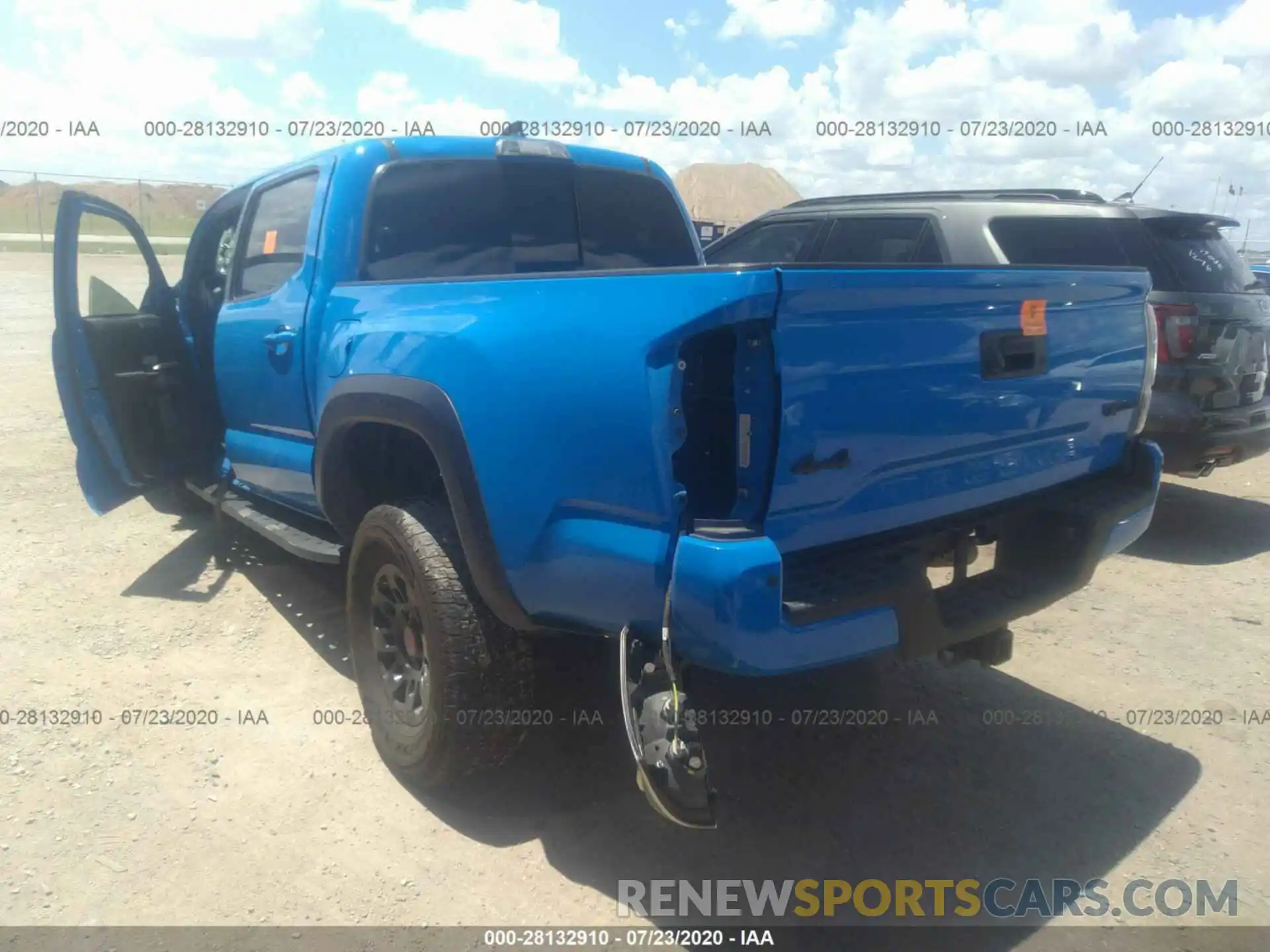 3 Фотография поврежденного автомобиля 5TFCZ5AN9KX172712 TOYOTA TACOMA 4WD 2019