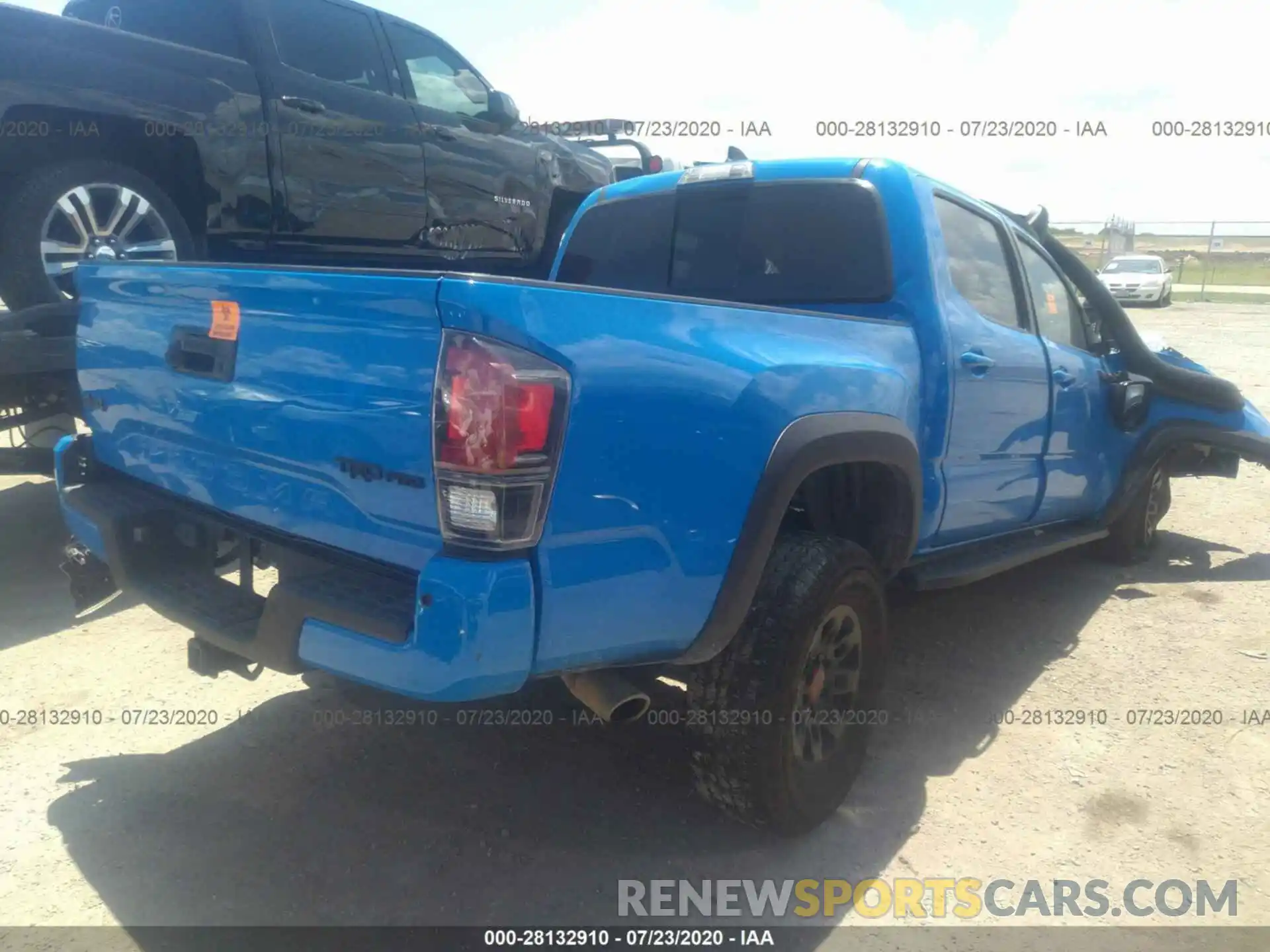 4 Photograph of a damaged car 5TFCZ5AN9KX172712 TOYOTA TACOMA 4WD 2019