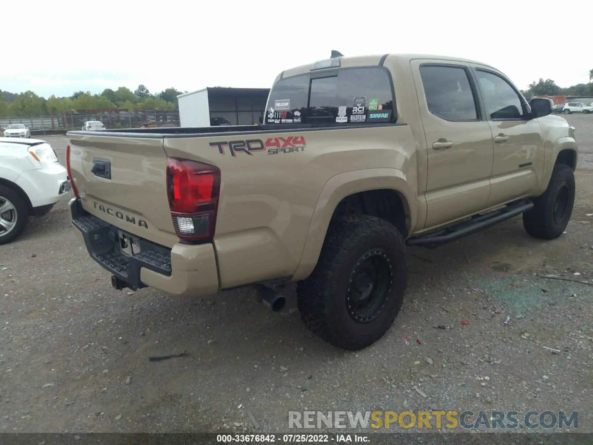 4 Фотография поврежденного автомобиля 5TFCZ5AN9KX174010 TOYOTA TACOMA 4WD 2019