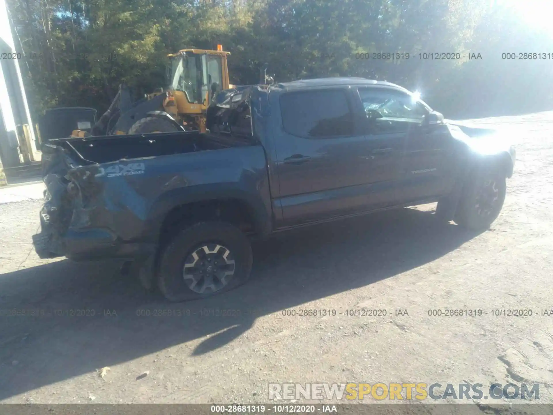 4 Фотография поврежденного автомобиля 5TFCZ5AN9KX183287 TOYOTA TACOMA 4WD 2019