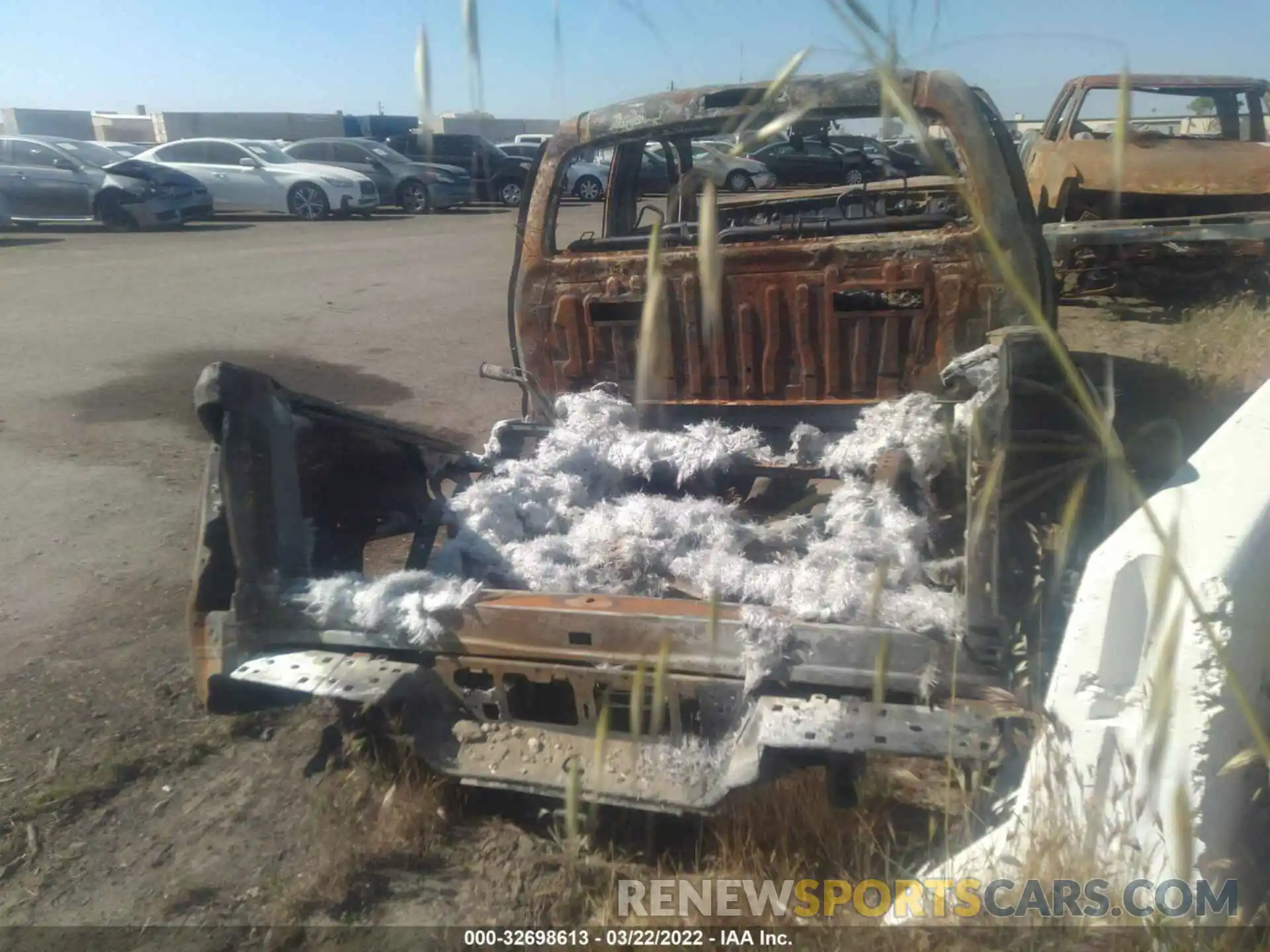 4 Photograph of a damaged car 5TFCZ5AN9KX184987 TOYOTA TACOMA 4WD 2019