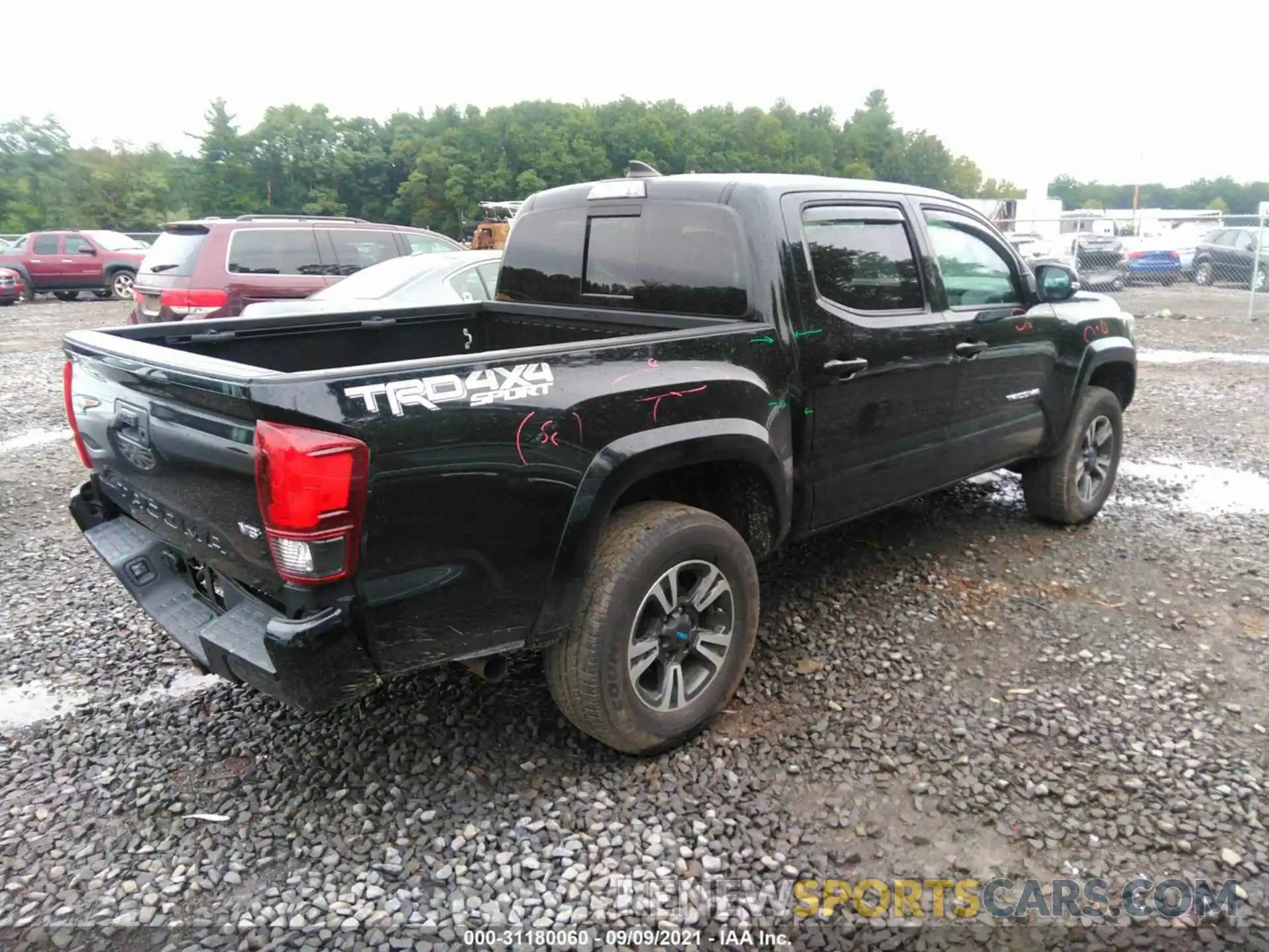 4 Фотография поврежденного автомобиля 5TFCZ5AN9KX190045 TOYOTA TACOMA 4WD 2019