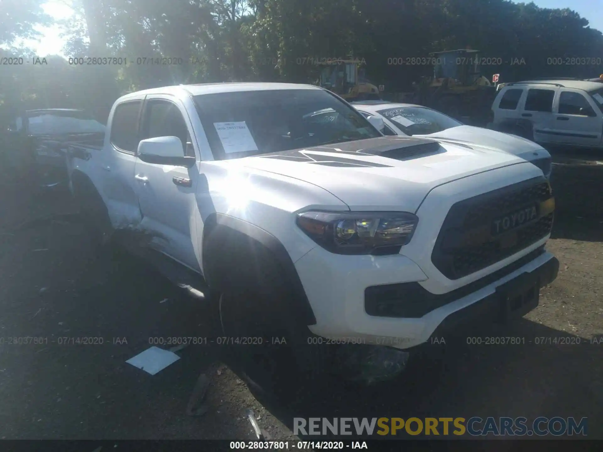 1 Photograph of a damaged car 5TFCZ5AN9KX198453 TOYOTA TACOMA 4WD 2019