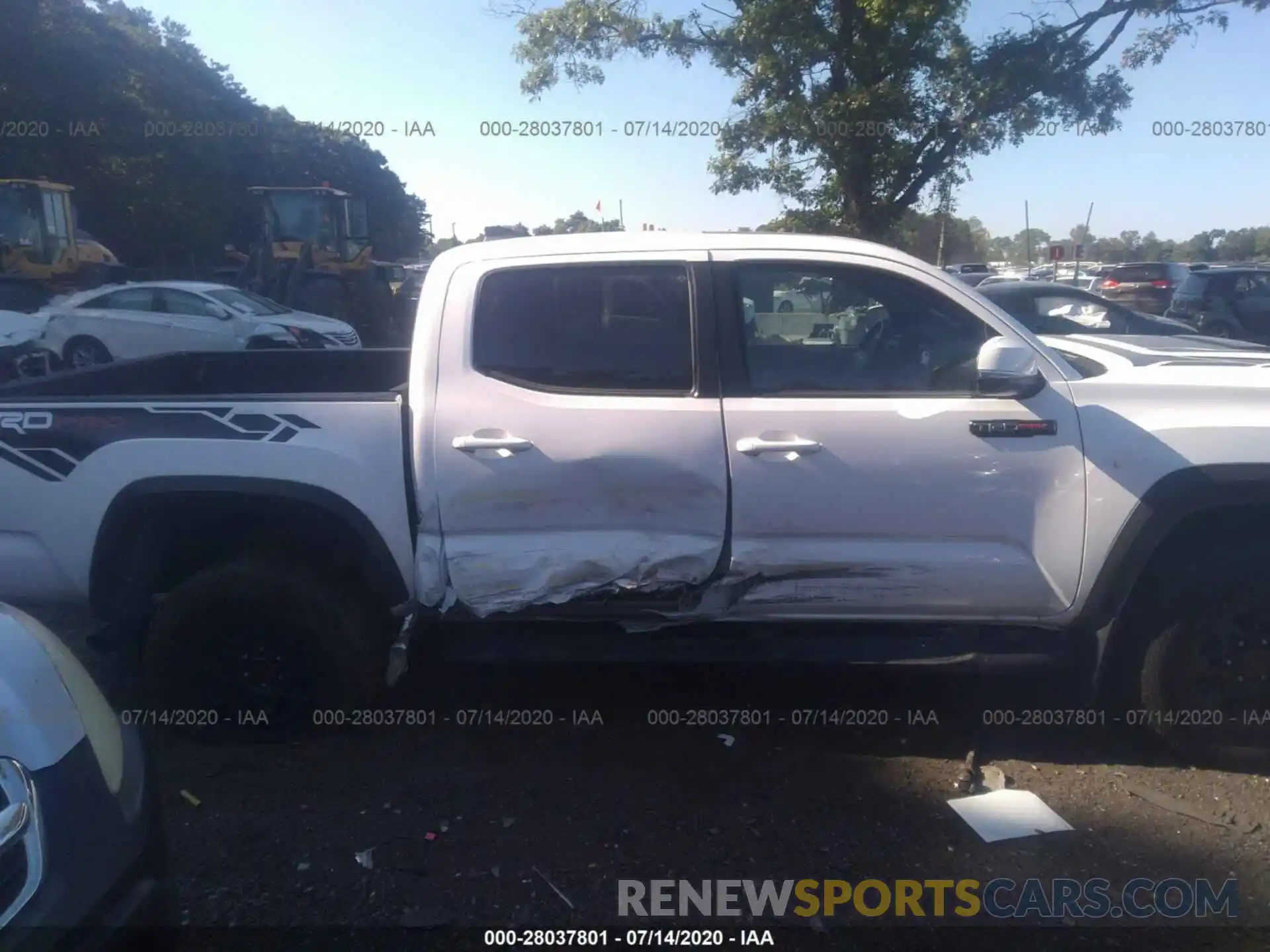 6 Photograph of a damaged car 5TFCZ5AN9KX198453 TOYOTA TACOMA 4WD 2019