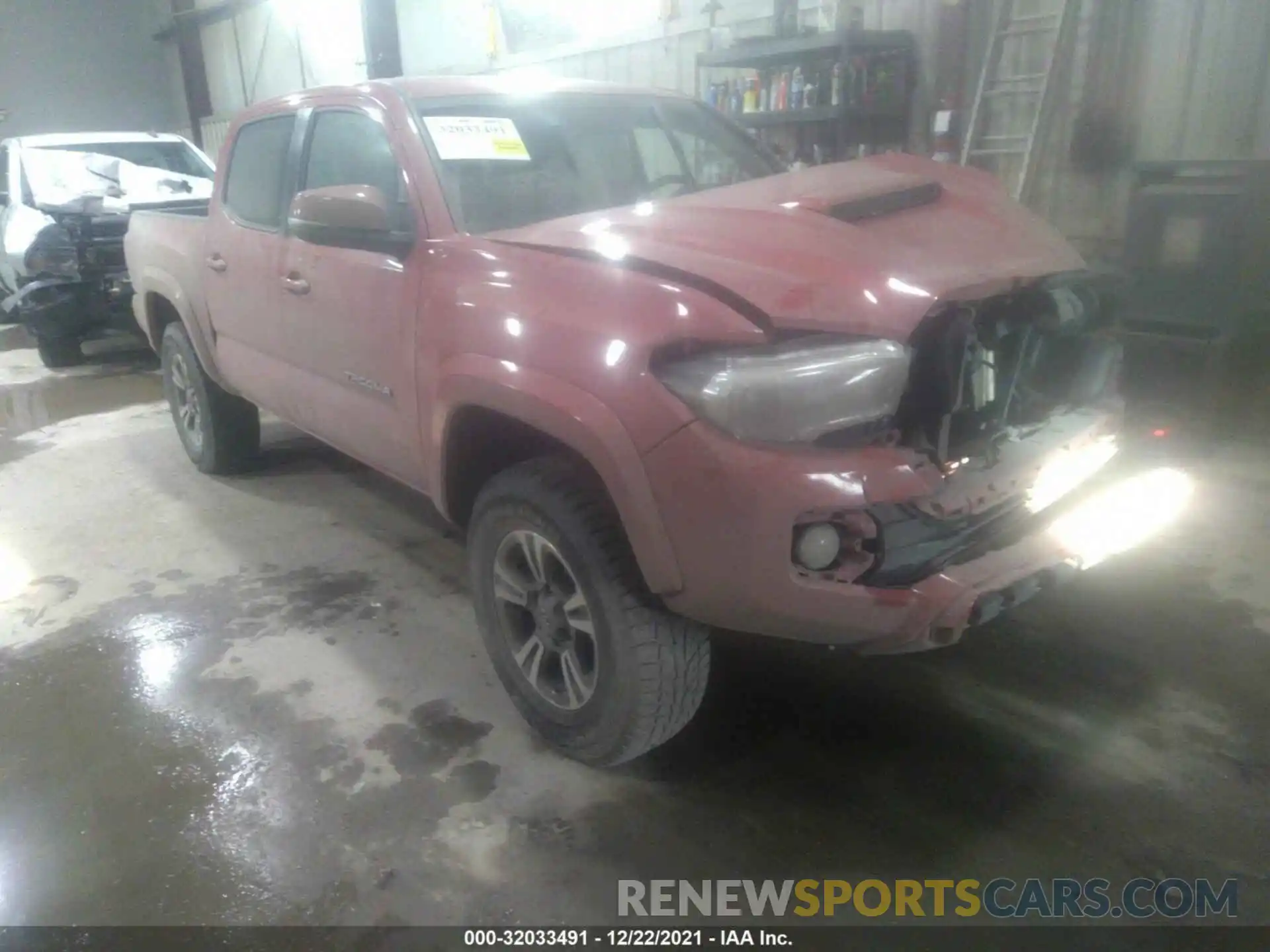 1 Photograph of a damaged car 5TFCZ5AN9KX208351 TOYOTA TACOMA 4WD 2019