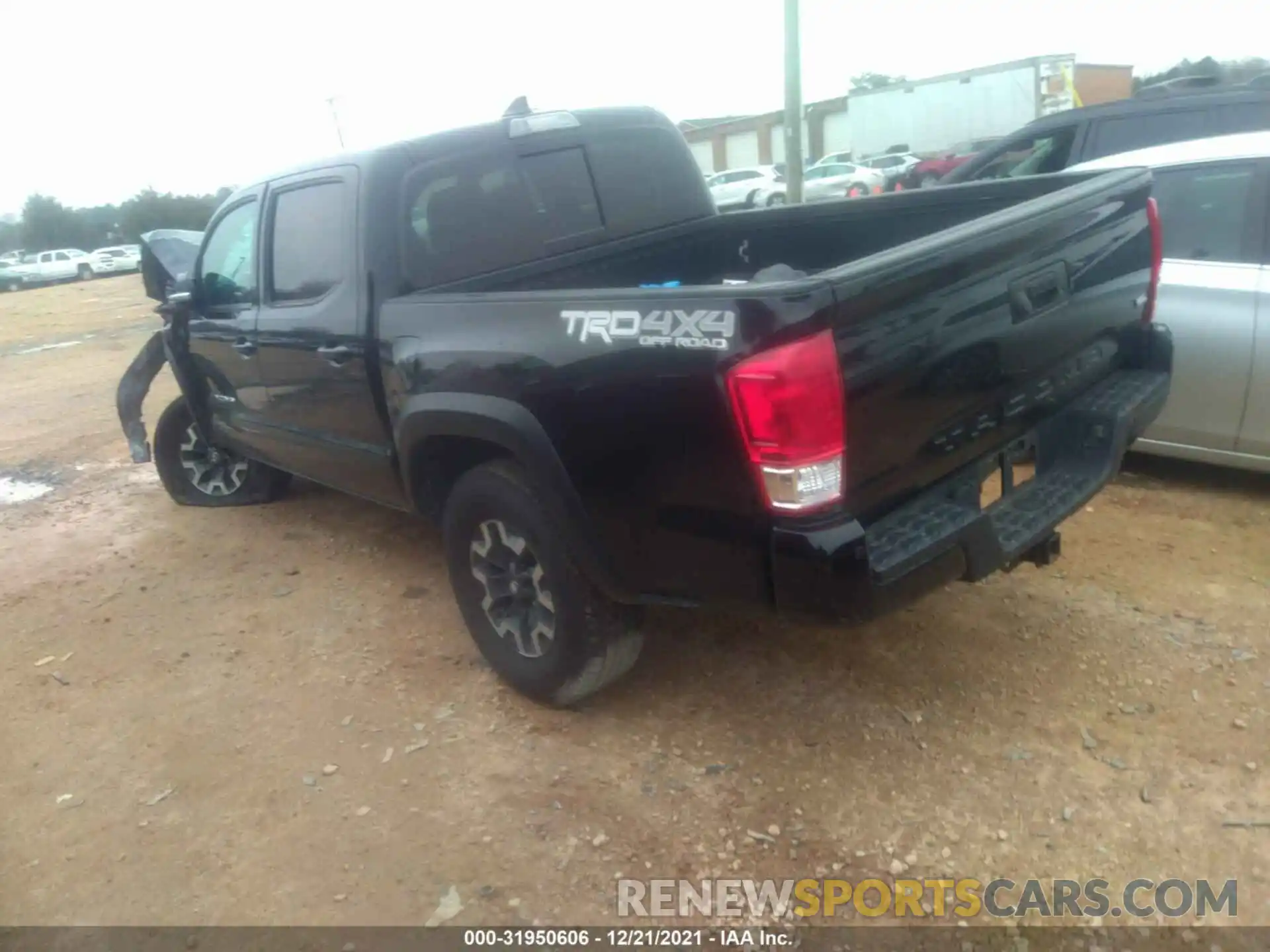 3 Фотография поврежденного автомобиля 5TFCZ5ANXKX169253 TOYOTA TACOMA 4WD 2019