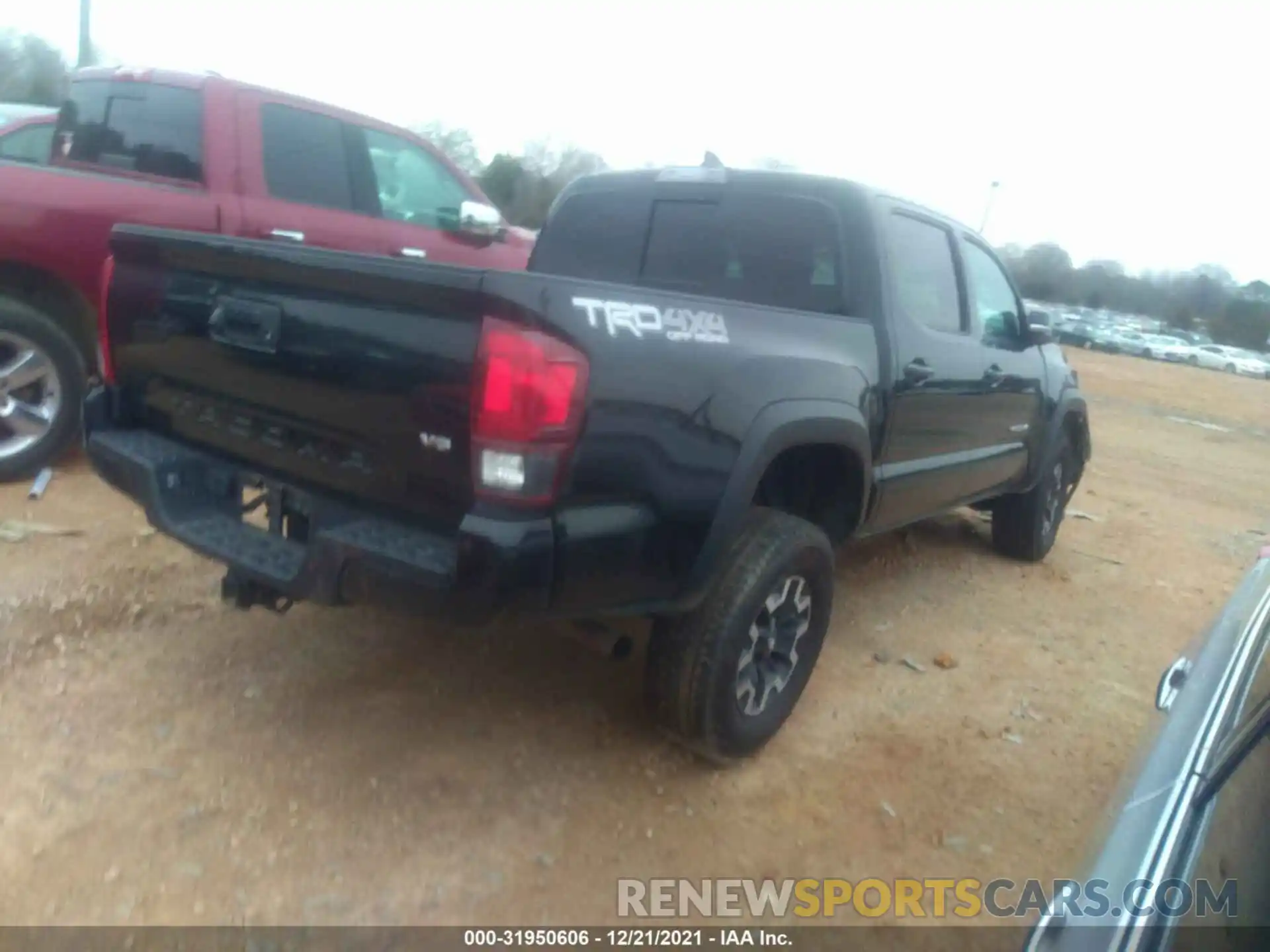 4 Фотография поврежденного автомобиля 5TFCZ5ANXKX169253 TOYOTA TACOMA 4WD 2019