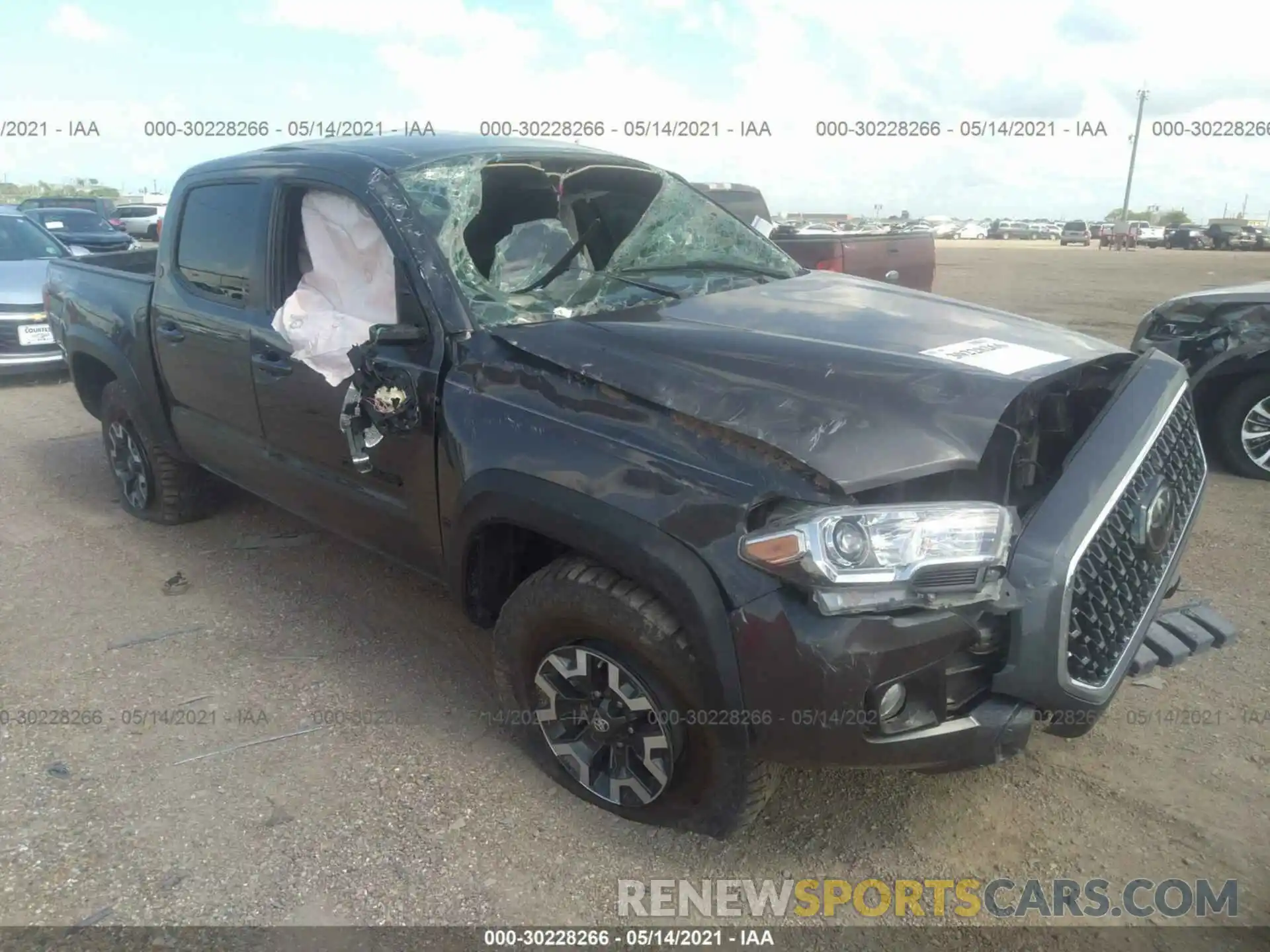 1 Фотография поврежденного автомобиля 5TFCZ5ANXKX174078 TOYOTA TACOMA 4WD 2019