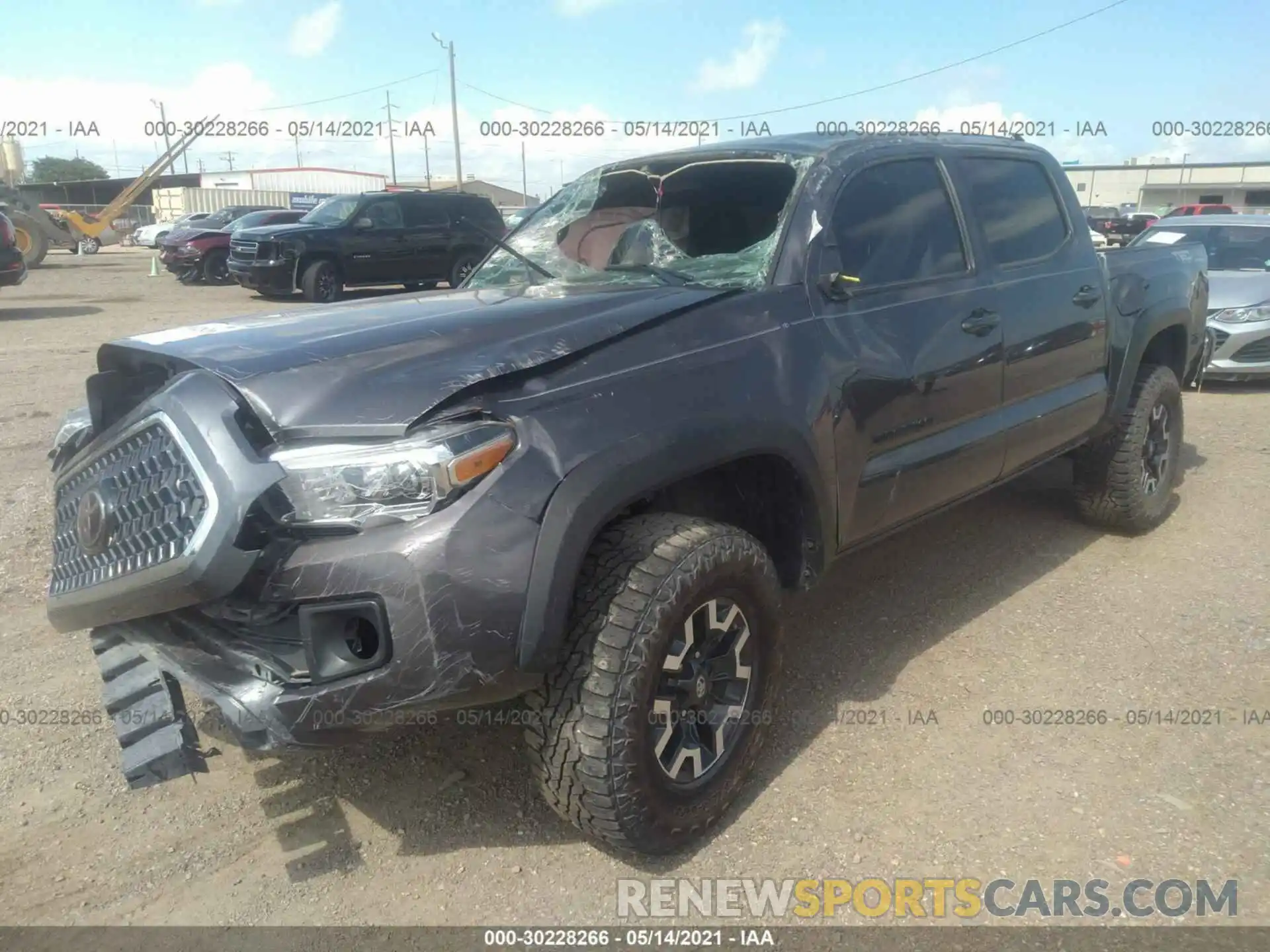 2 Фотография поврежденного автомобиля 5TFCZ5ANXKX174078 TOYOTA TACOMA 4WD 2019