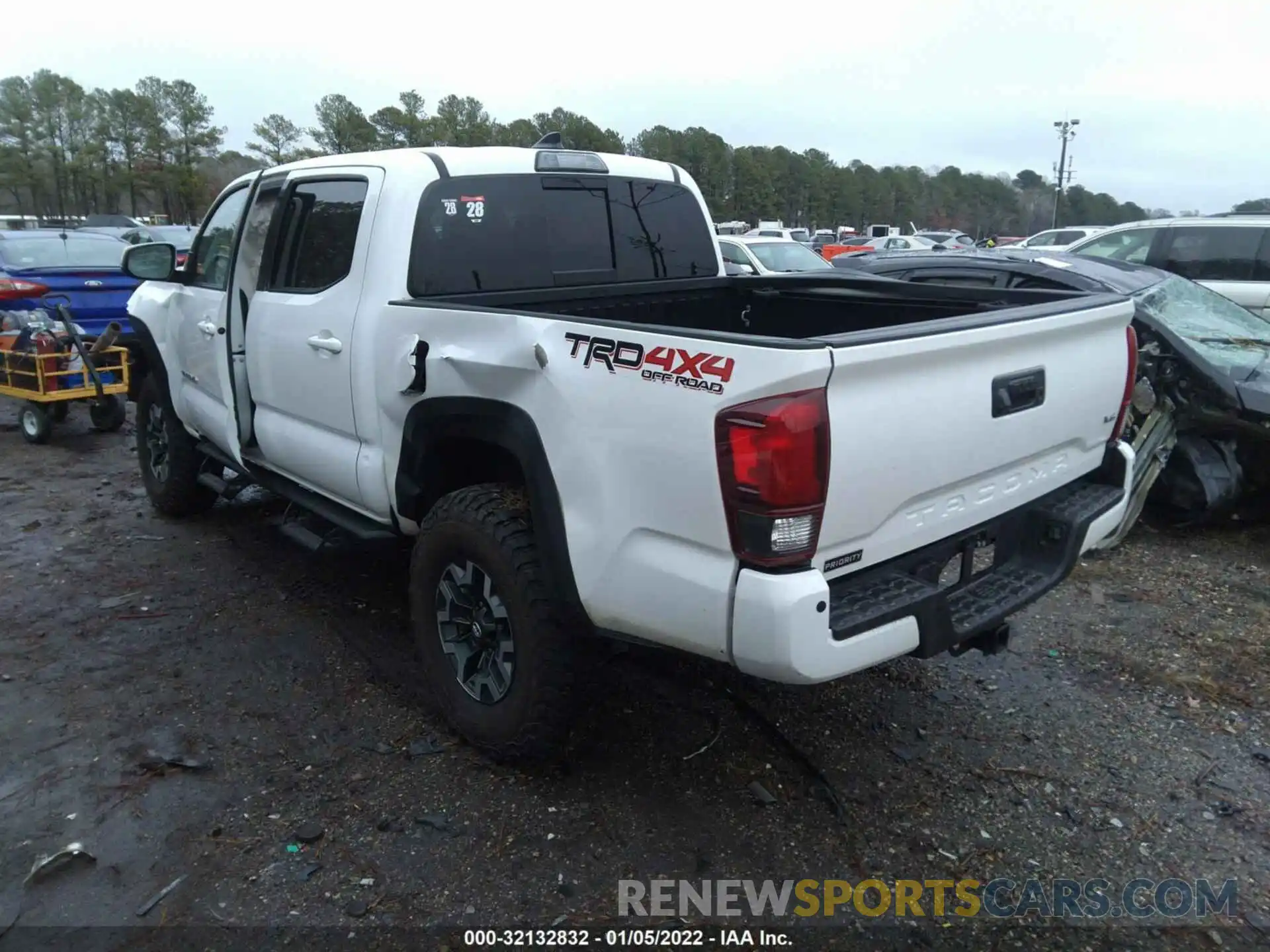 3 Photograph of a damaged car 5TFCZ5ANXKX182391 TOYOTA TACOMA 4WD 2019