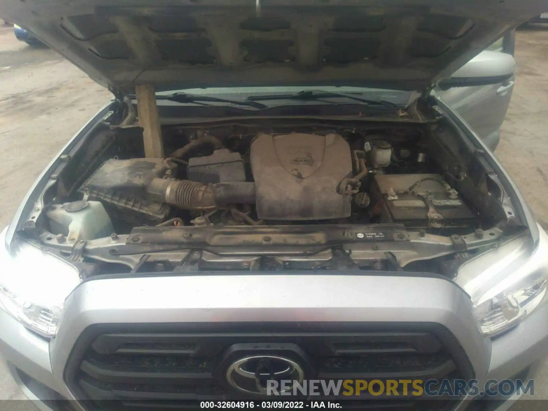 10 Photograph of a damaged car 5TFCZ5ANXKX184514 TOYOTA TACOMA 4WD 2019