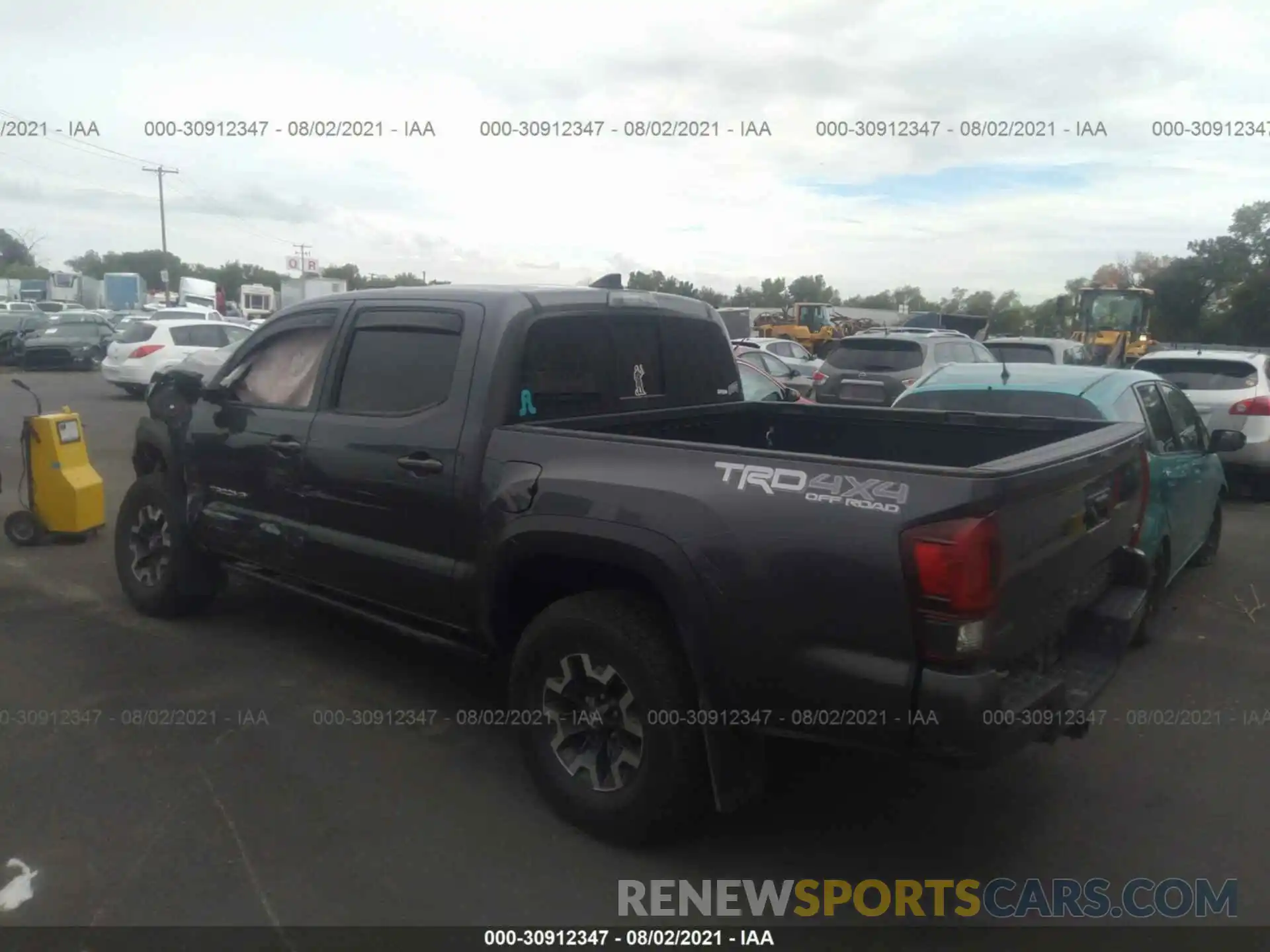 3 Фотография поврежденного автомобиля 5TFCZ5ANXKX185968 TOYOTA TACOMA 4WD 2019